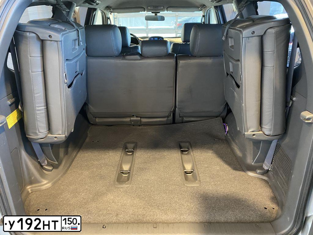 Фото автомобиля TOYOTA LANDCRUISER, 2007 — госномер У192НТ150. Цвет: СЕРЕБРИСТЫЙ