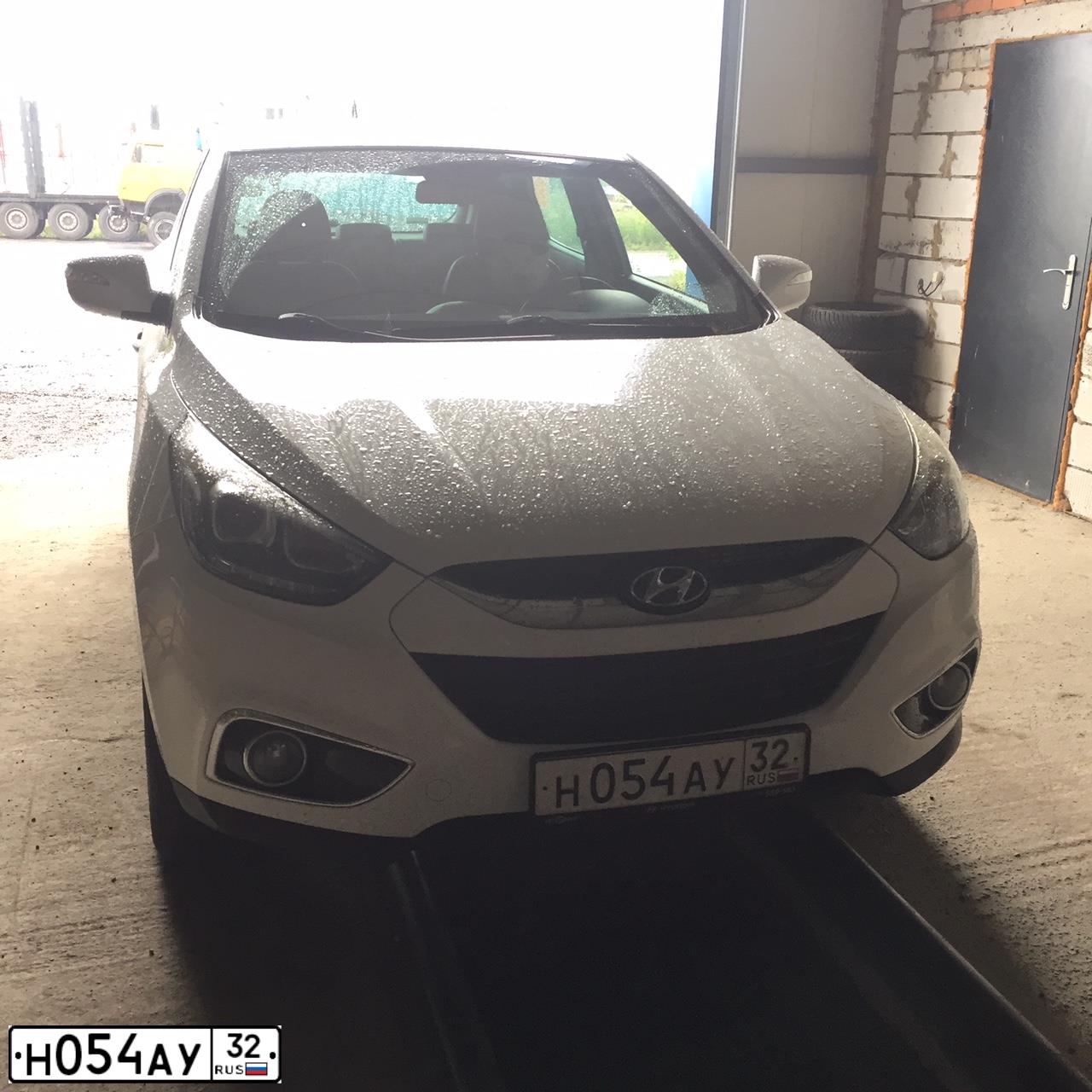 Фото автомобиля HYUNDAI IX35, 2015 — госномер К446ЕЕ57. Цвет: Белый