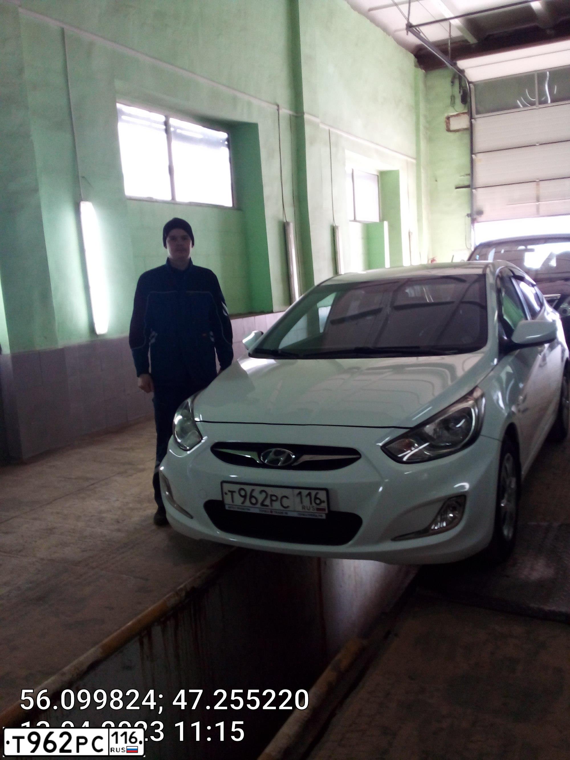 Фото автомобиля HYUNDAI SOLARIS, 2013 — госномер М772ОА21. Цвет: БЕЛЫЙ
