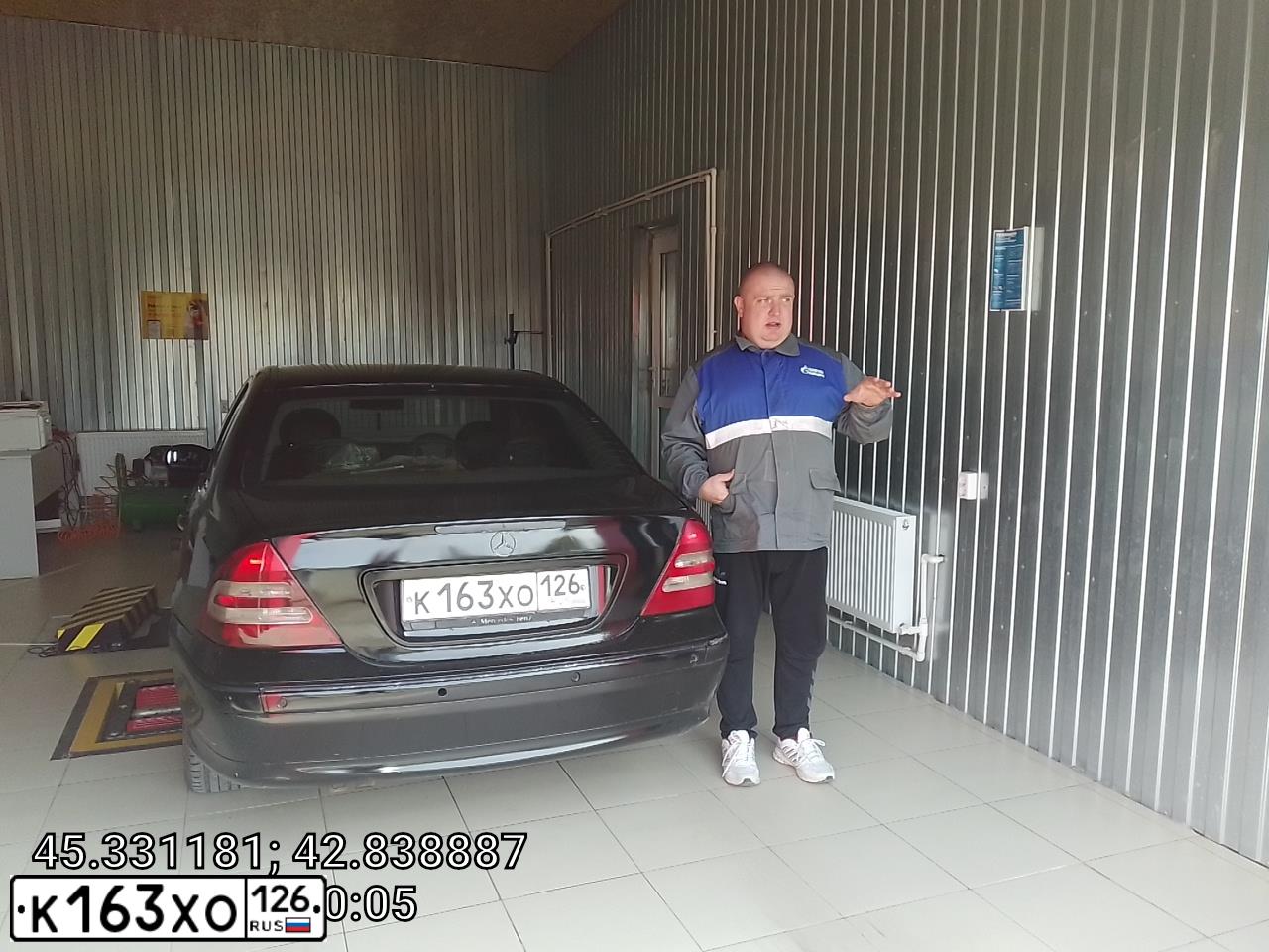 Фото автомобиля MERCEDES-BENZ C-CLASS, 2000 — госномер А415НВ761. Цвет: ЧЕРНЫЙ