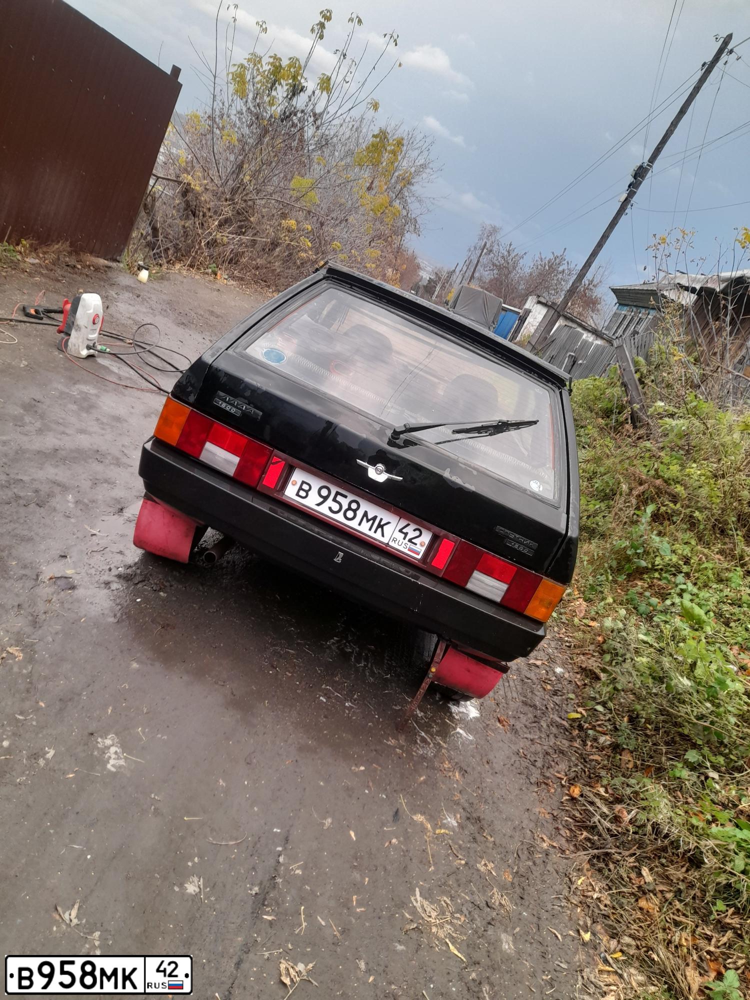 Фото автомобиля LADA 2108 SAMARA, 1994 — госномер В958МК42. Цвет: ЧЕРНЫЙ