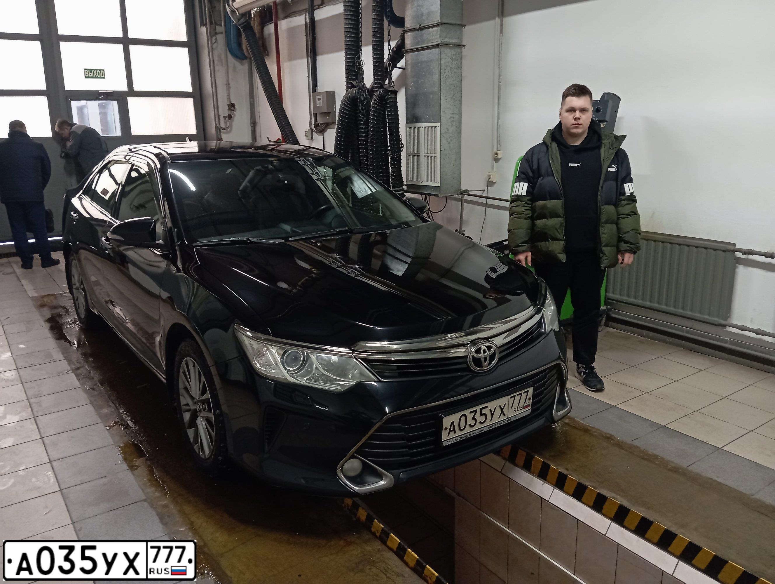 Фото автомобиля ТОЙОТА CAMRY, 2016 — госномер С884АМ550. Цвет: ЧЕРНЫЙ-МЕТАЛЛИК