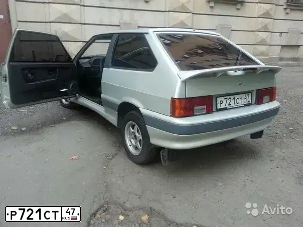 Фото автомобиля LADA 2113 SAMARA, 2005 — госномер Р721СТ47. Цвет: МОЛОЧНО-БЕЛЫЙ