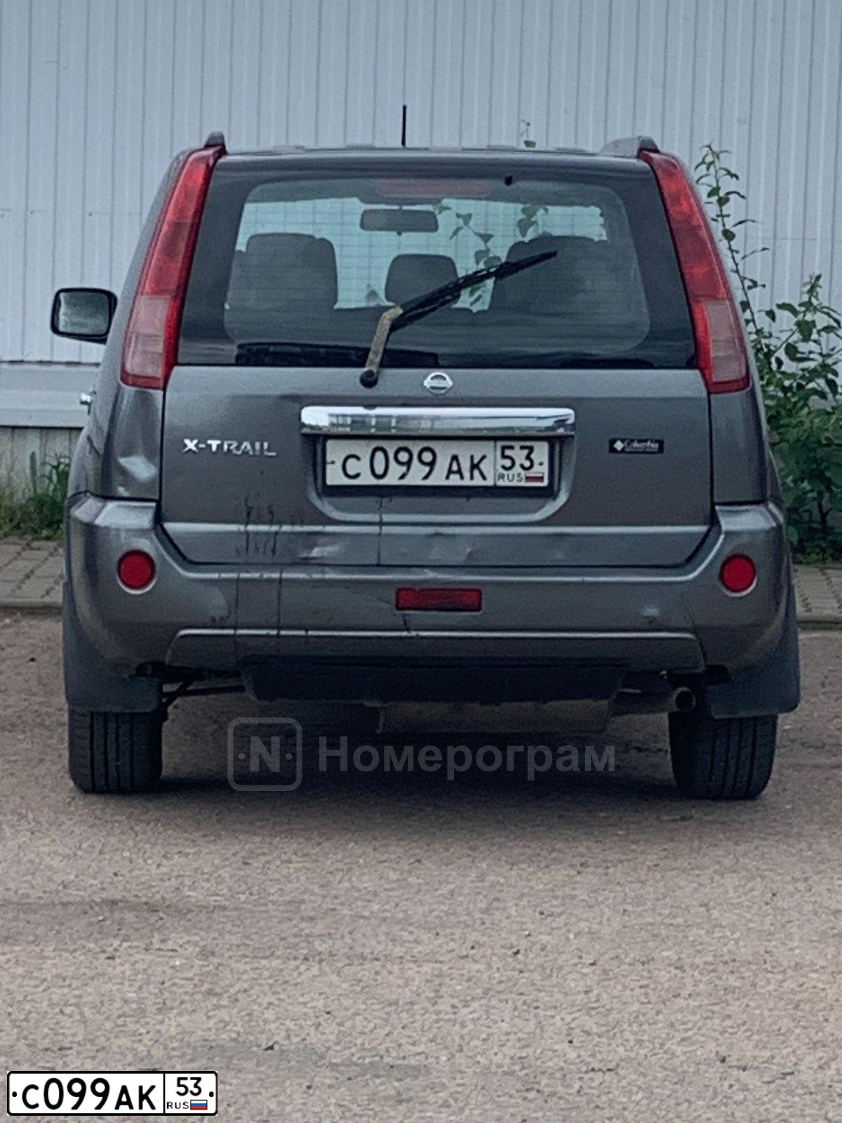 Фото автомобиля HYUNDAI I30, 2009 — госномер Е355ОЕ53. Цвет: Красный