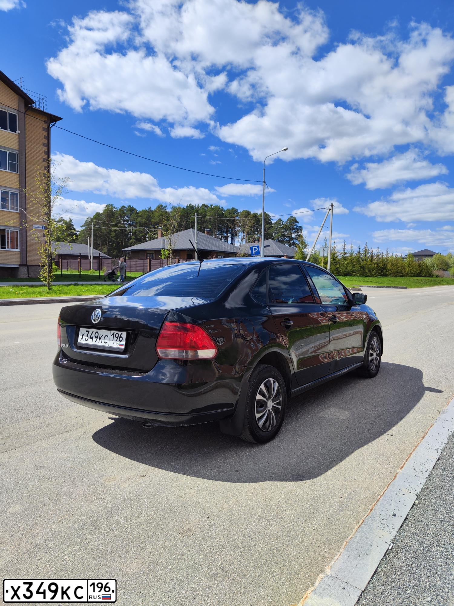 Фото автомобиля VOLKSWAGEN POLO, 2013 — госномер Х349КС196. Цвет: ЧЕРНЫЙ