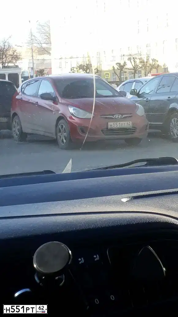 Фото автомобиля HYUNDAI SOLARIS, 2013 — госномер Н551РТ62. Цвет: КРАСНЫЙ ГРАНАТ