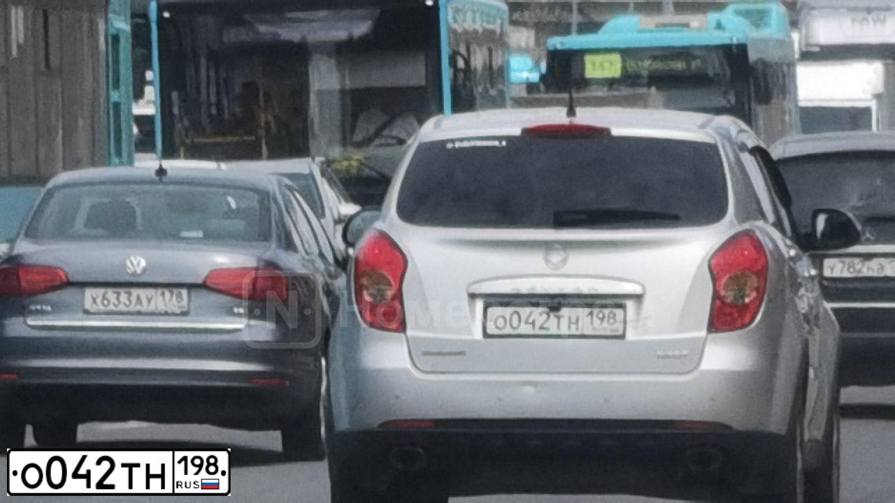 Фото автомобиля SSANGYONG ACTYON, 2012 — госномер О042ТН198. Цвет: СЕРЕБРИСТЫЙ