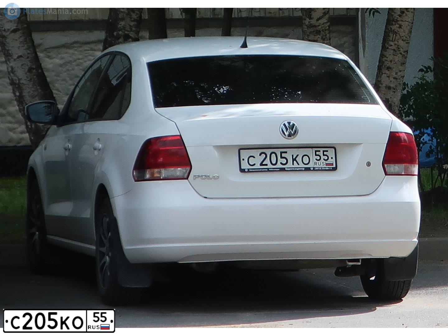 Фото автомобиля VOLKSWAGEN POLO, 2011 — госномер К282ВЕ53. Цвет: Белый