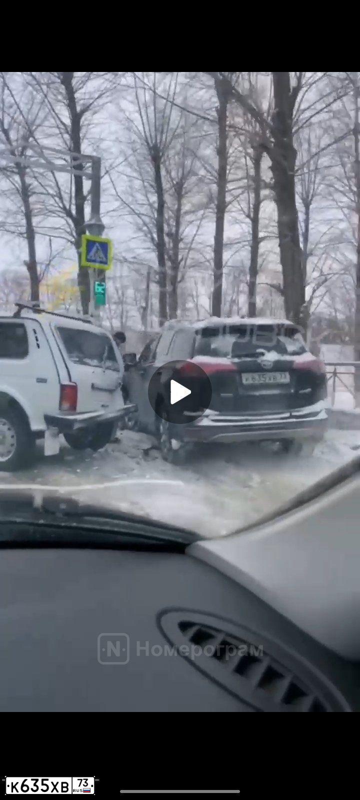 Фото автомобиля TOYOTA RAV4, 2017 — госномер К635ХВ73. Цвет: ЧЕРНЫЙ МЕТАЛЛИК