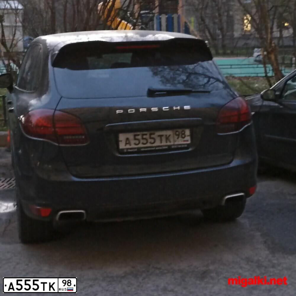 Фото автомобиля PORSCHE CAYENNE, 2012 — госномер А555ТК98. Цвет: ЧЕРНЫЙ