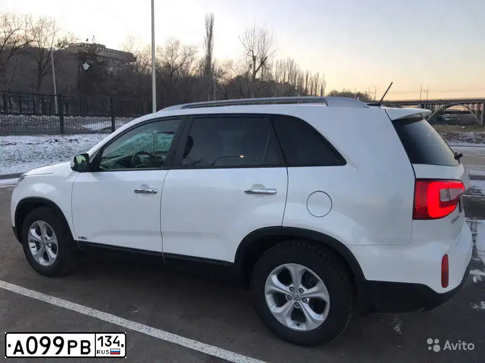 Фото автомобиля KIA SORENTO, 2012 — госномер А099РВ134. Цвет: Белый