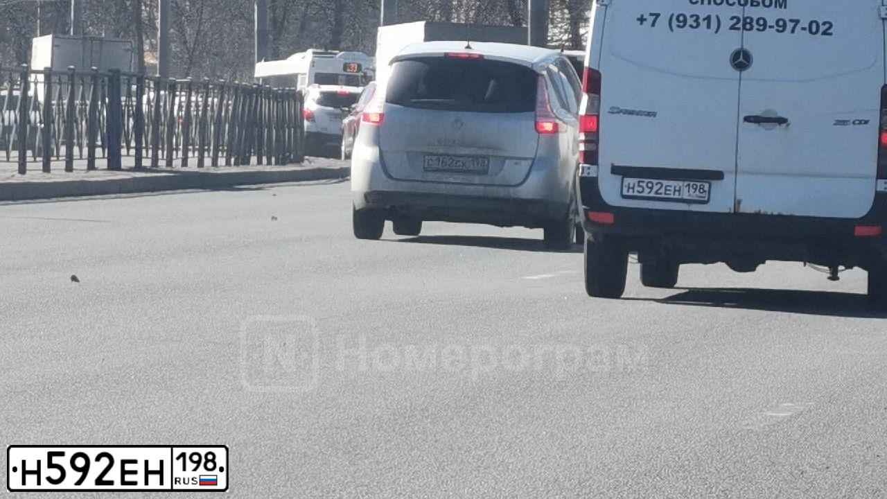 Фото автомобиля MERCEDES SPRINTER, 2009 — госномер Н592ЕН198. Цвет: Белый
