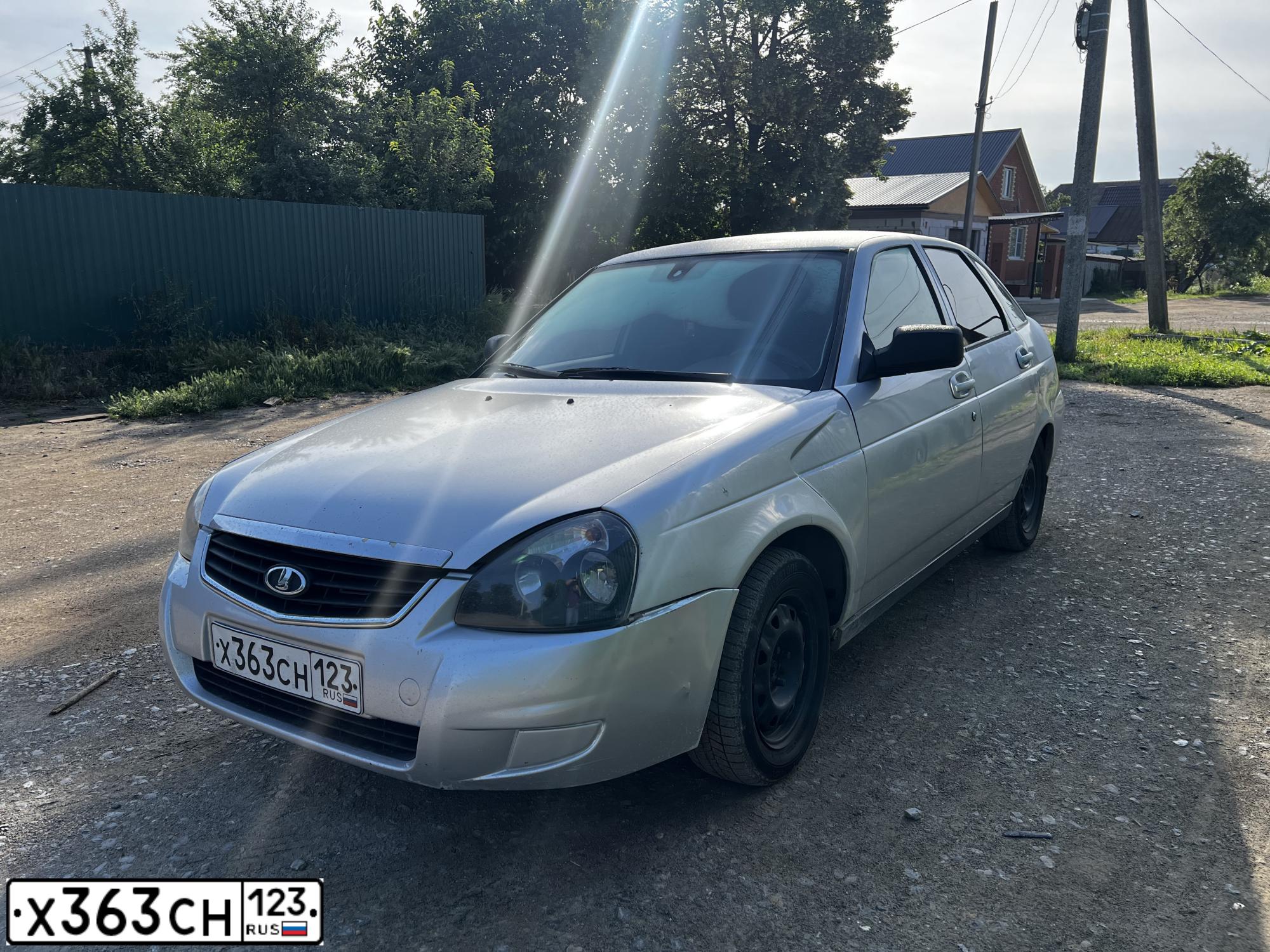 Фото автомобиля LADA PRIORA, 2009 — госномер М610АХ53. Цвет: СВЕТЛО-СЕРЕБ МЕТАЛЛ