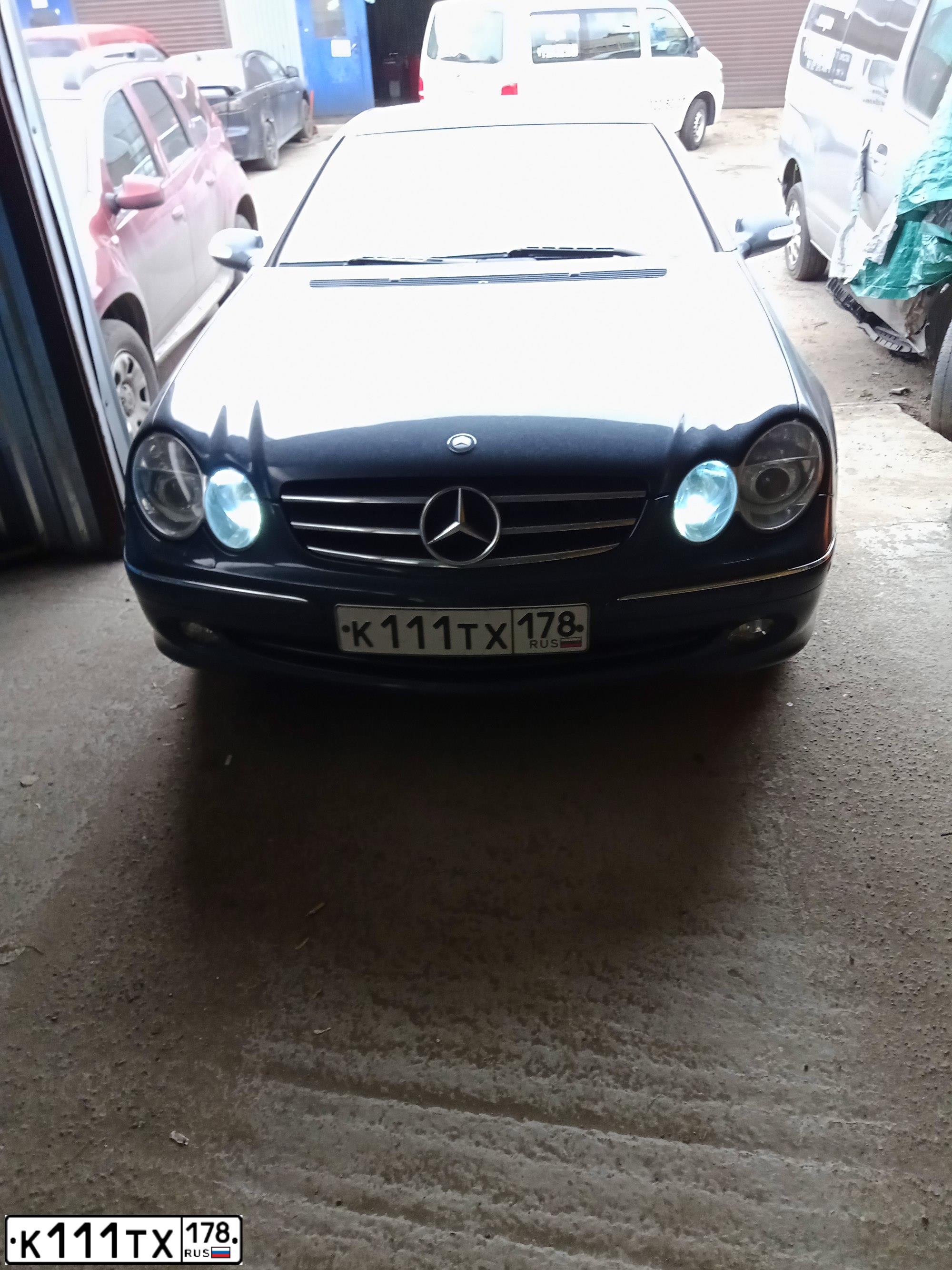 Фото автомобиля MERCEDES CLK-KLASSE, 2002 — госномер К111ТХ178. Цвет: ТЕМНО-СИНИЙ