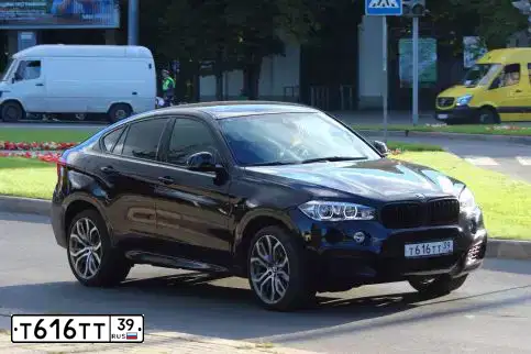 Фото автомобиля BMW X6, 2016 — госномер Т616ТТ39. Цвет: ЧЕРНЫЙ