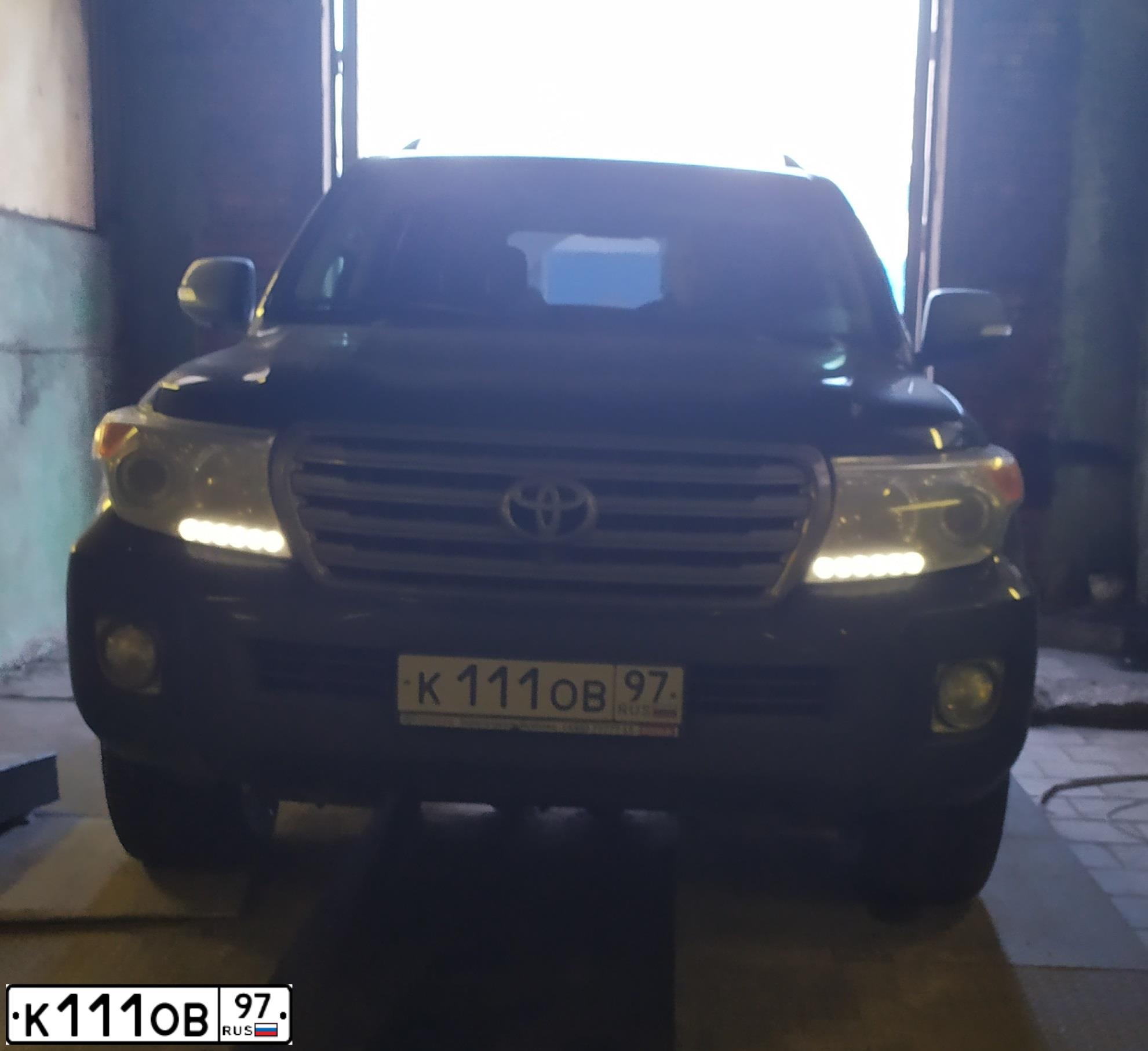 Фото автомобиля TOYOTA LANDCRUISER, 2006 — госномер А975СС41. Цвет: ЧЕРНЫЙ