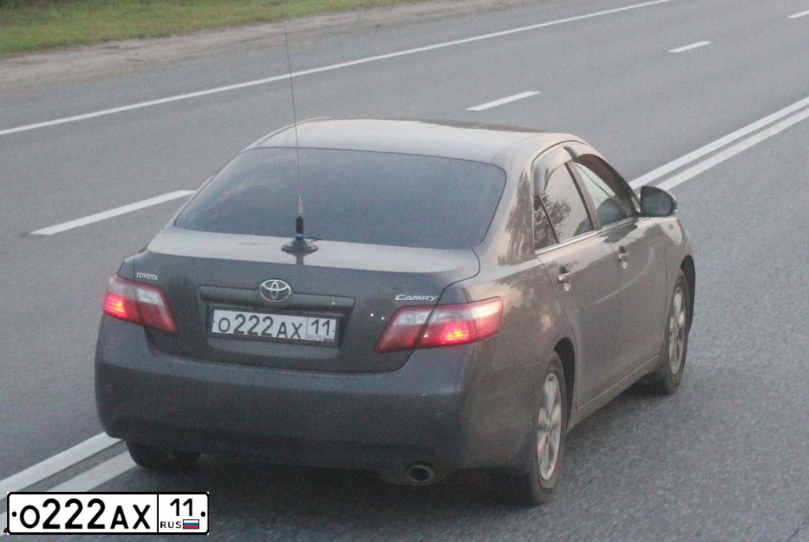 Фото автомобиля TOYOTA CAMRY, 2011 — госномер В580КХ774. Цвет: СЕРЫЙ
