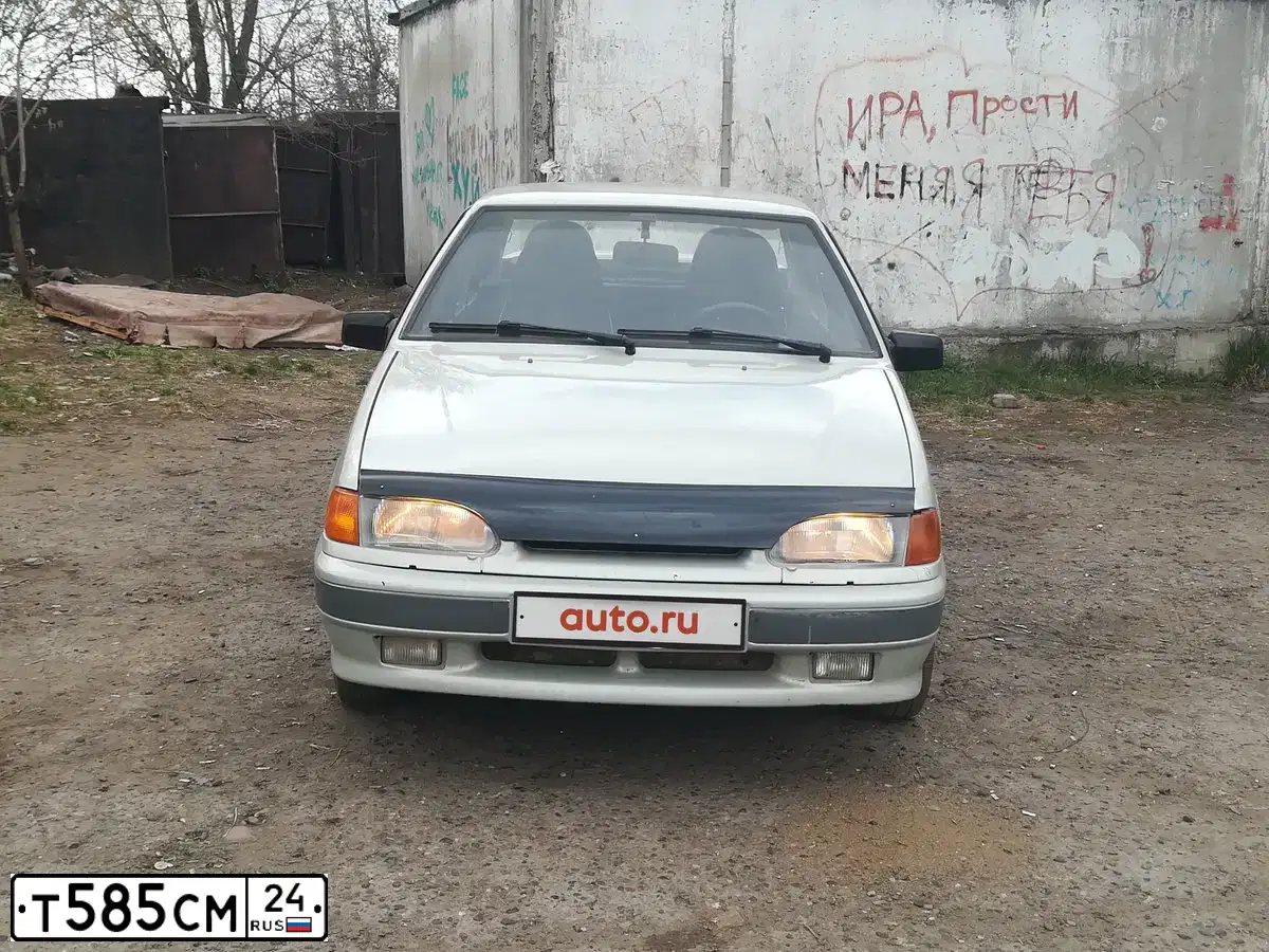 Фото автомобиля LADA 2115 SAMARA, 2004 — госномер Т585СМ24. Цвет: МОЛОЧНО-БЕЛЫЙ СЕРЕБРИСТЫЙ