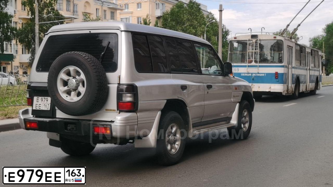 Фото автомобиля MITSUBISHI PAJERO, 1999 — госномер Е200ХЕ63. Цвет: серебристый