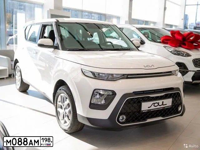 Фото автомобиля KIA SOUL, 2021 — госномер М088АМ198. Цвет: Белый