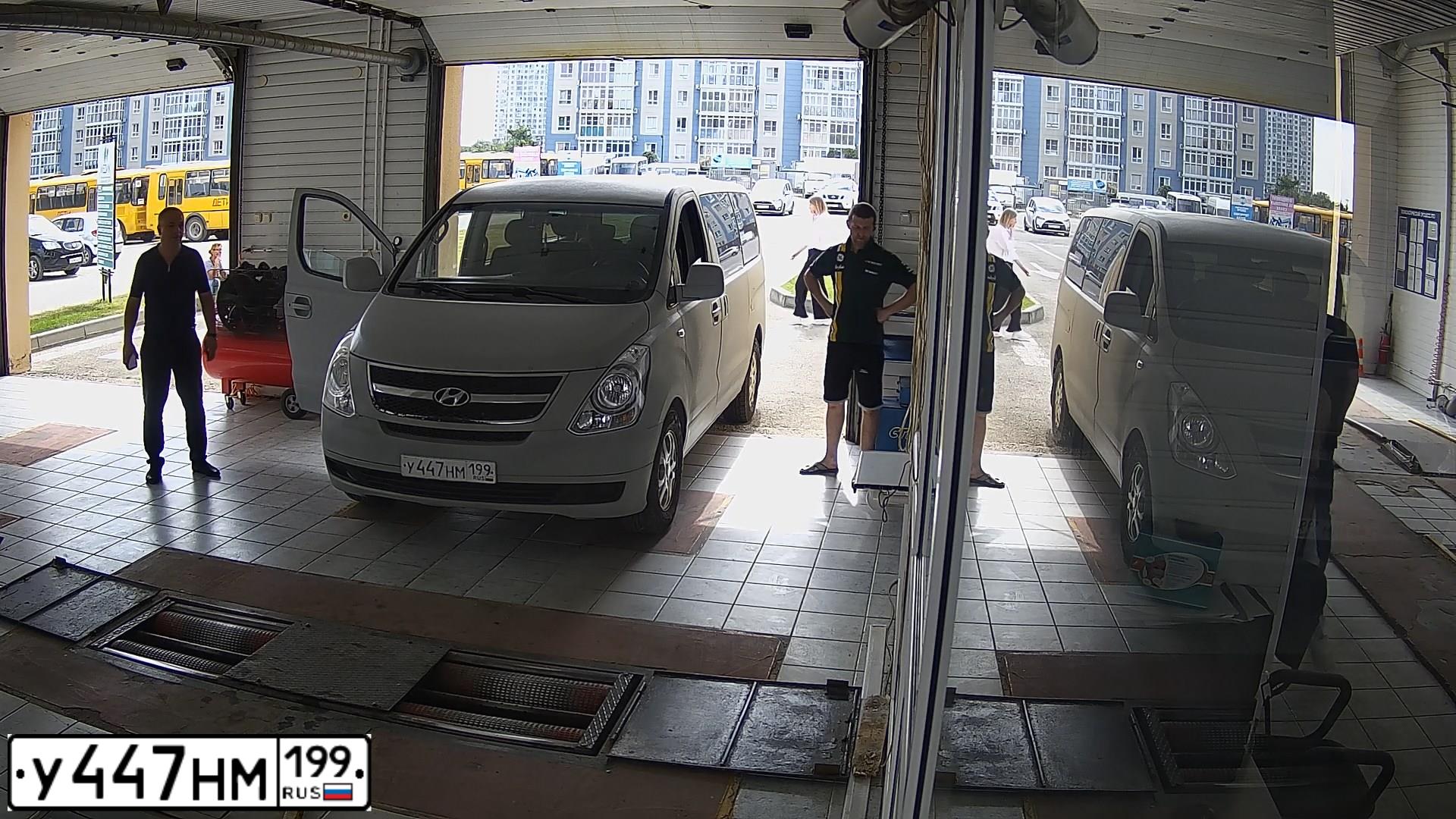 Фото автомобиля HYUNDAI GRAND STAREX, 2008 — госномер С938ВТ716. Цвет: Серый