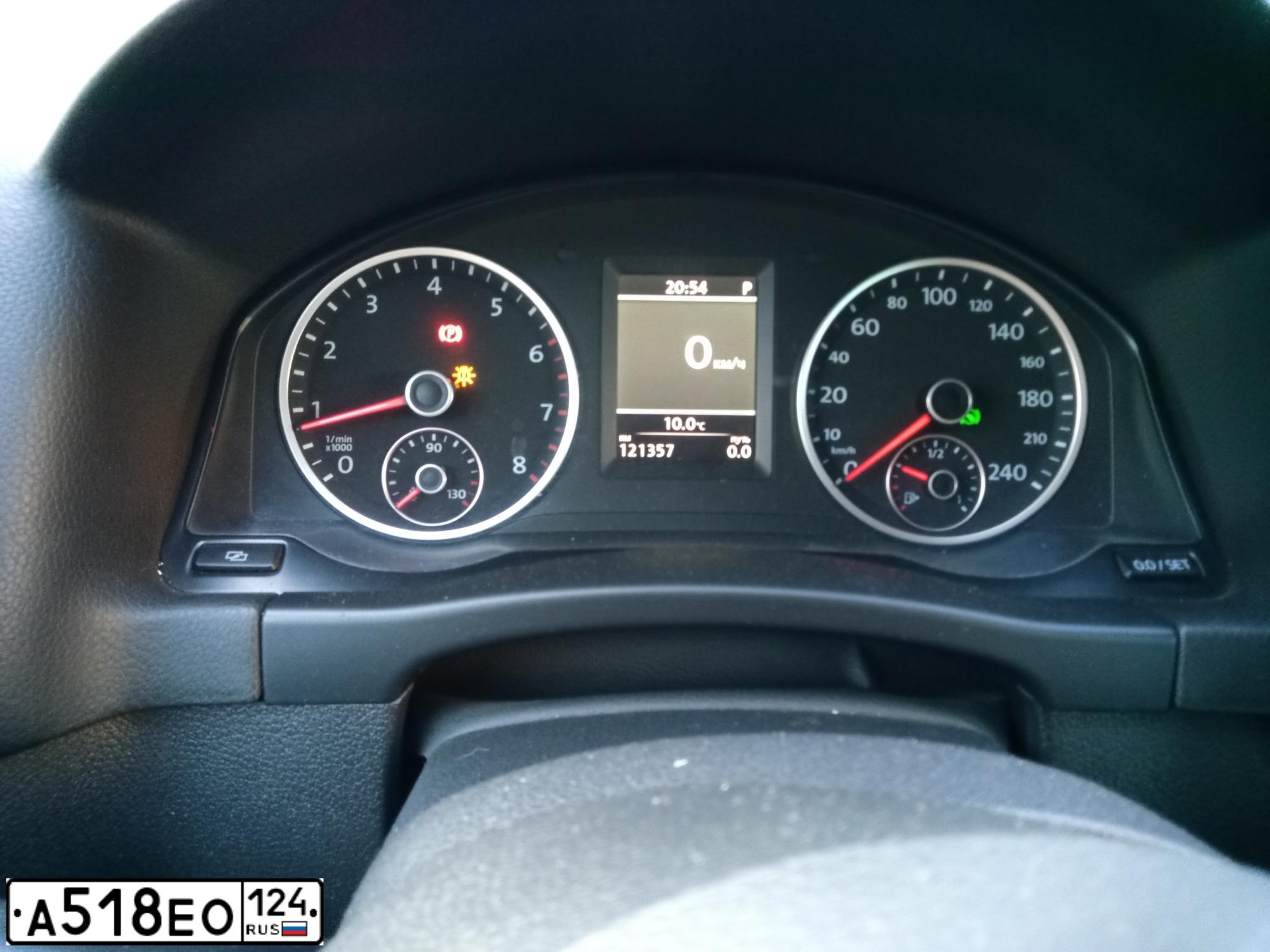 Фото автомобиля VOLKSWAGEN TIGUAN, 2011 — госномер А518ЕО124. Цвет: ЧЕРНЫЙ