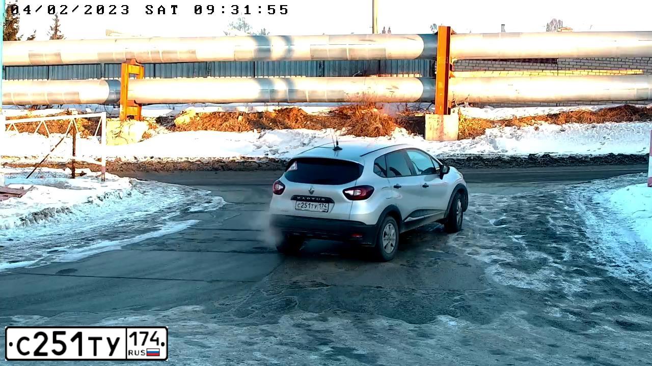Фото автомобиля RENAULT KAPTUR, 2016 — госномер С251ТУ174. Цвет: СВЕТЛО-СЕРЫЙ