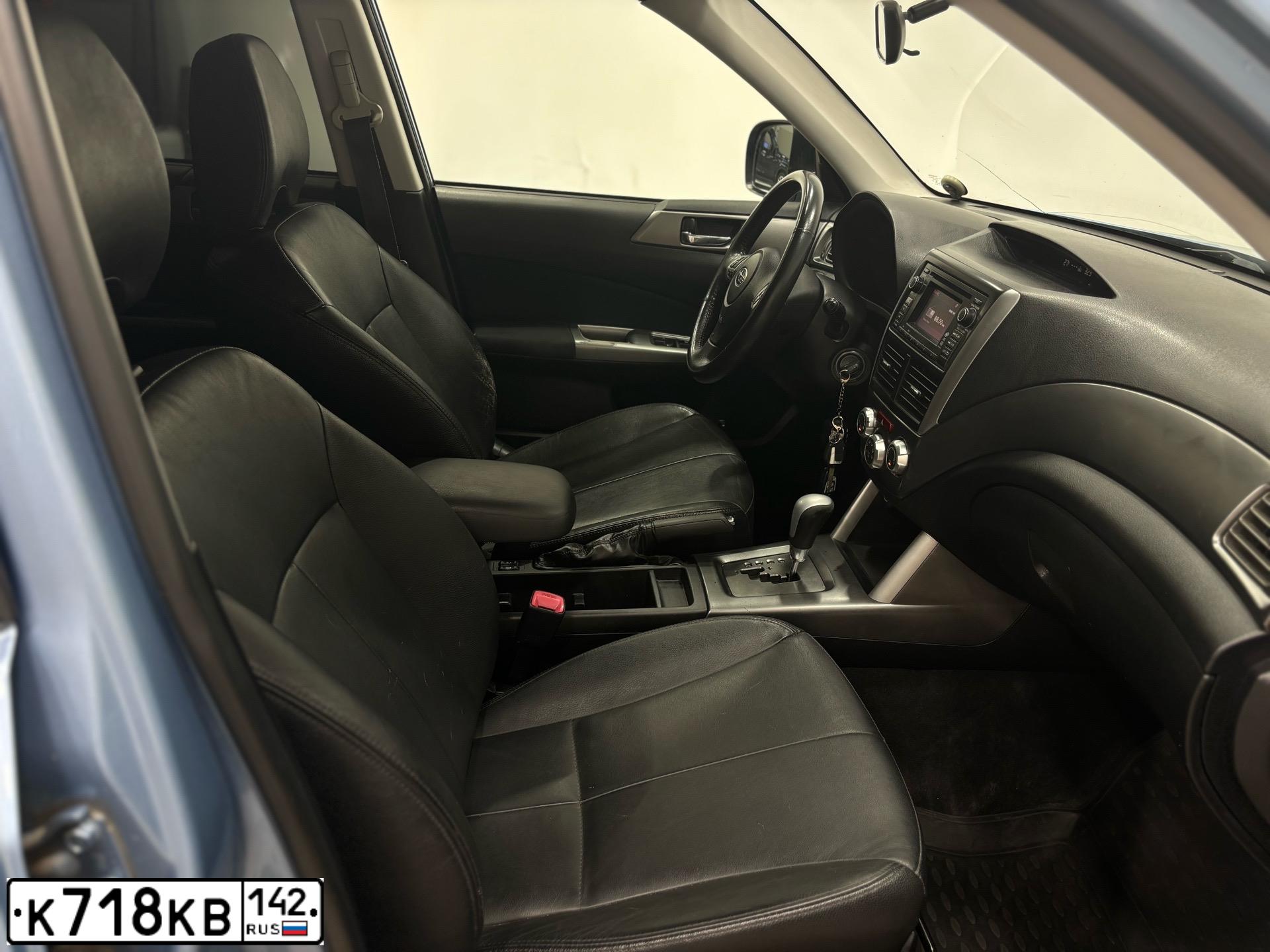 Фото автомобиля SUBARU FORESTER, 2011 — госномер К718КВ142. Цвет: СИНИЙ