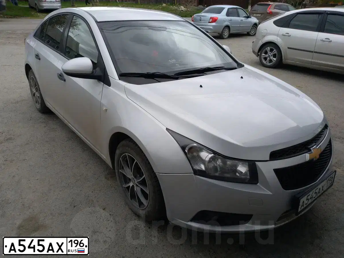 Фото автомобиля CHEVROLET CRUZE, 2010 — госномер А545АХ96. Цвет: СЕРЕБРИСТЫЙ МЕТАЛЛИК