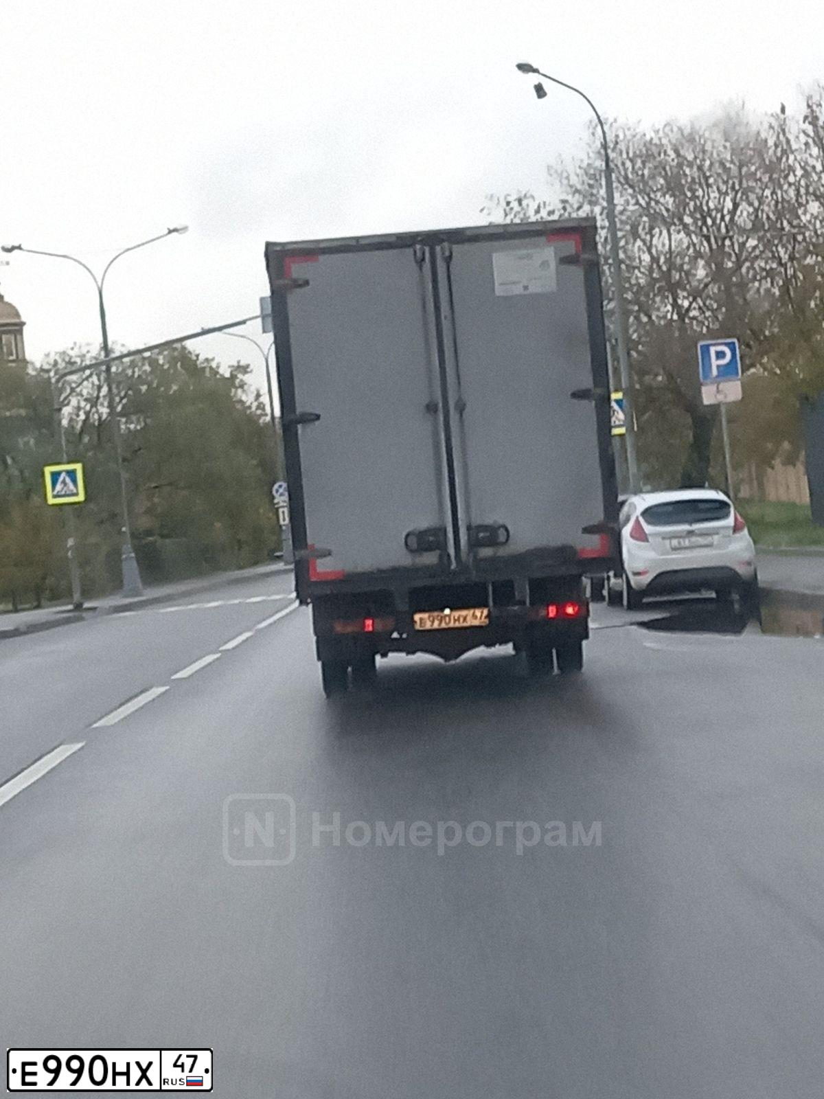 Фото автомобиля CHEVROLET TAHOE, 1996 — госномер Е990НХ47. Цвет: ЧЕРНЫЙ