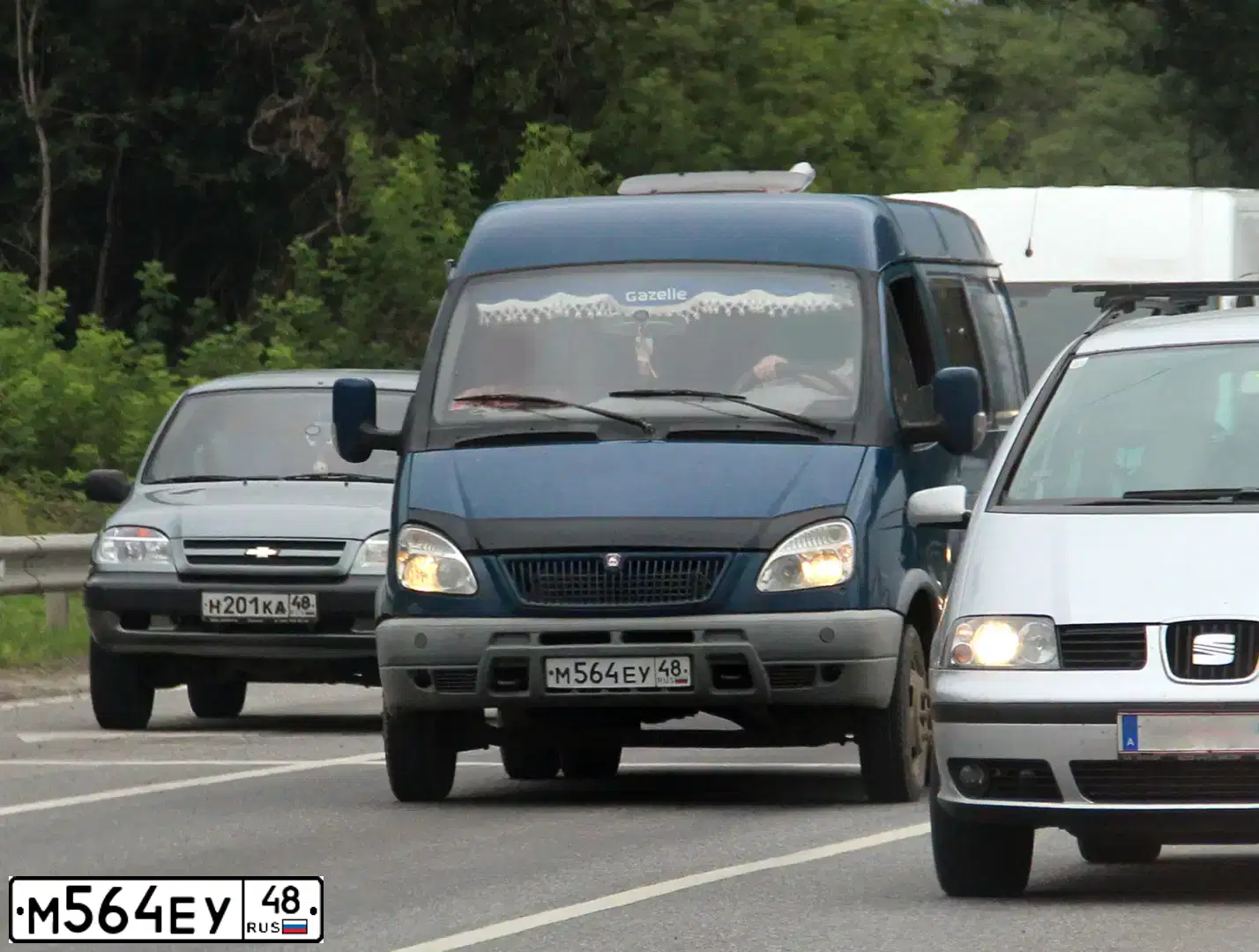 Фото автомобиля GAZ 3308 SADKO, 2011 — госномер М564ЕУ48. Цвет: Белый