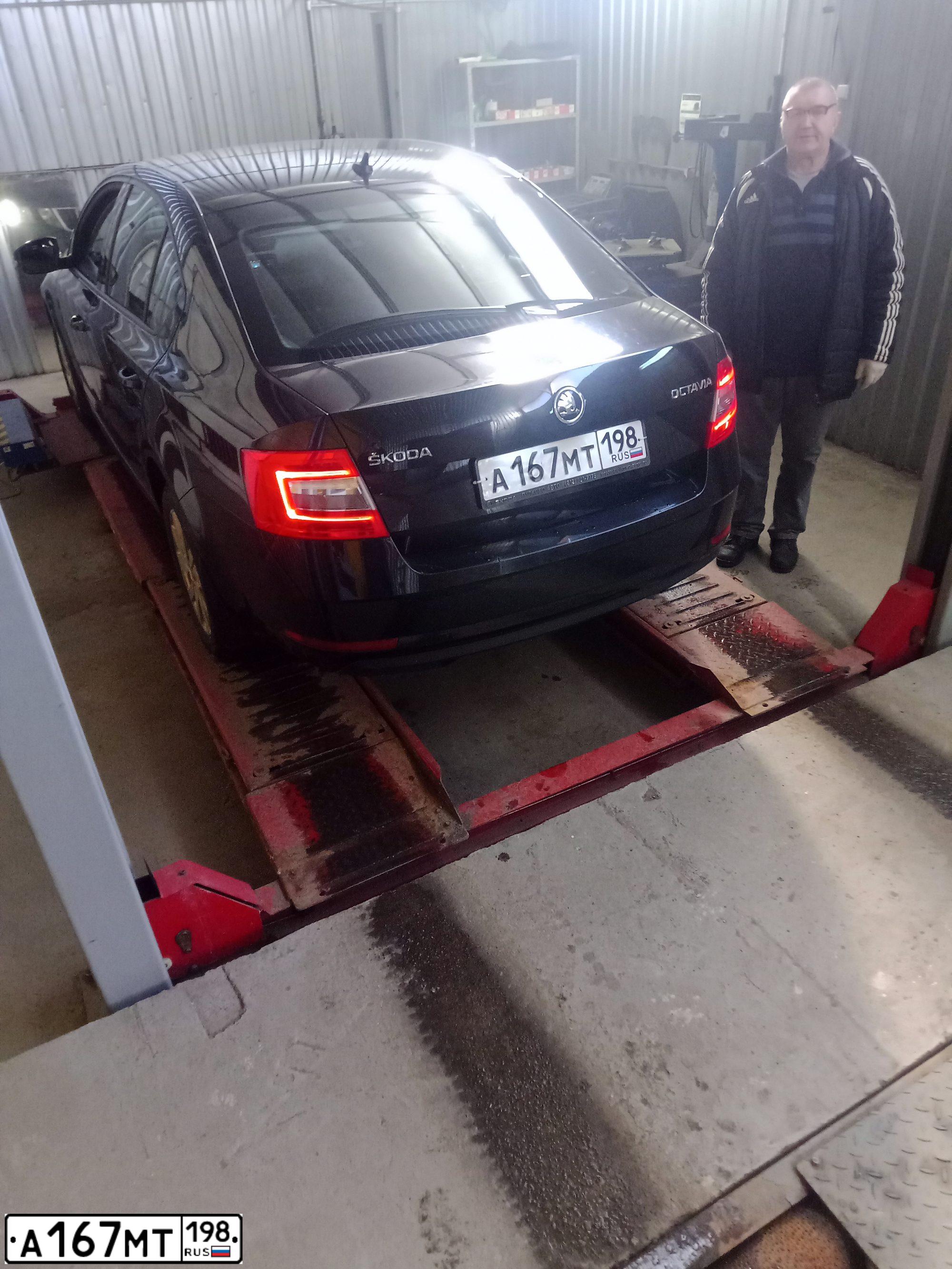 Фото автомобиля SKODA OCTAVIA, 2018 — госномер А167МТ198. Цвет: ЧЕРНЫЙ