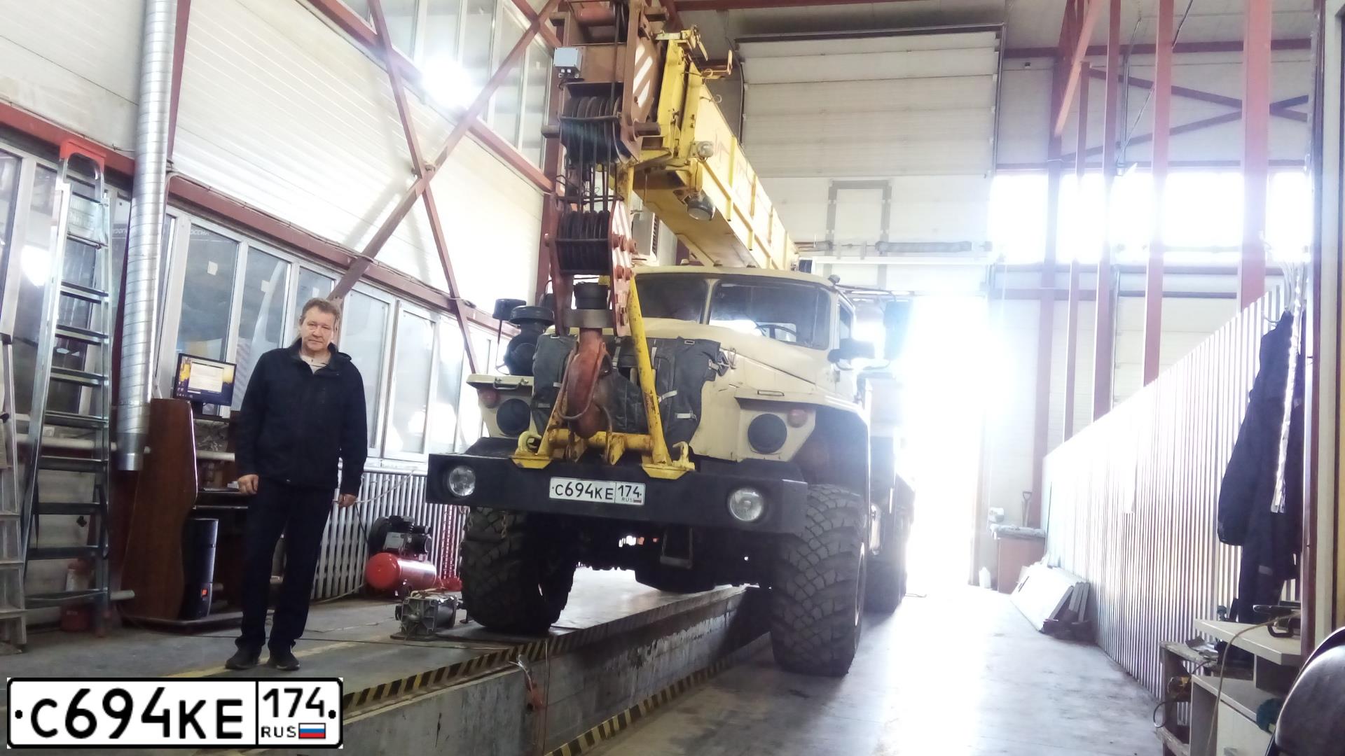 Фото автомобиля URAL 4320 /6X6/, 2004 — госномер К007НВ96. Цвет: БЕЖЕВЫЙ