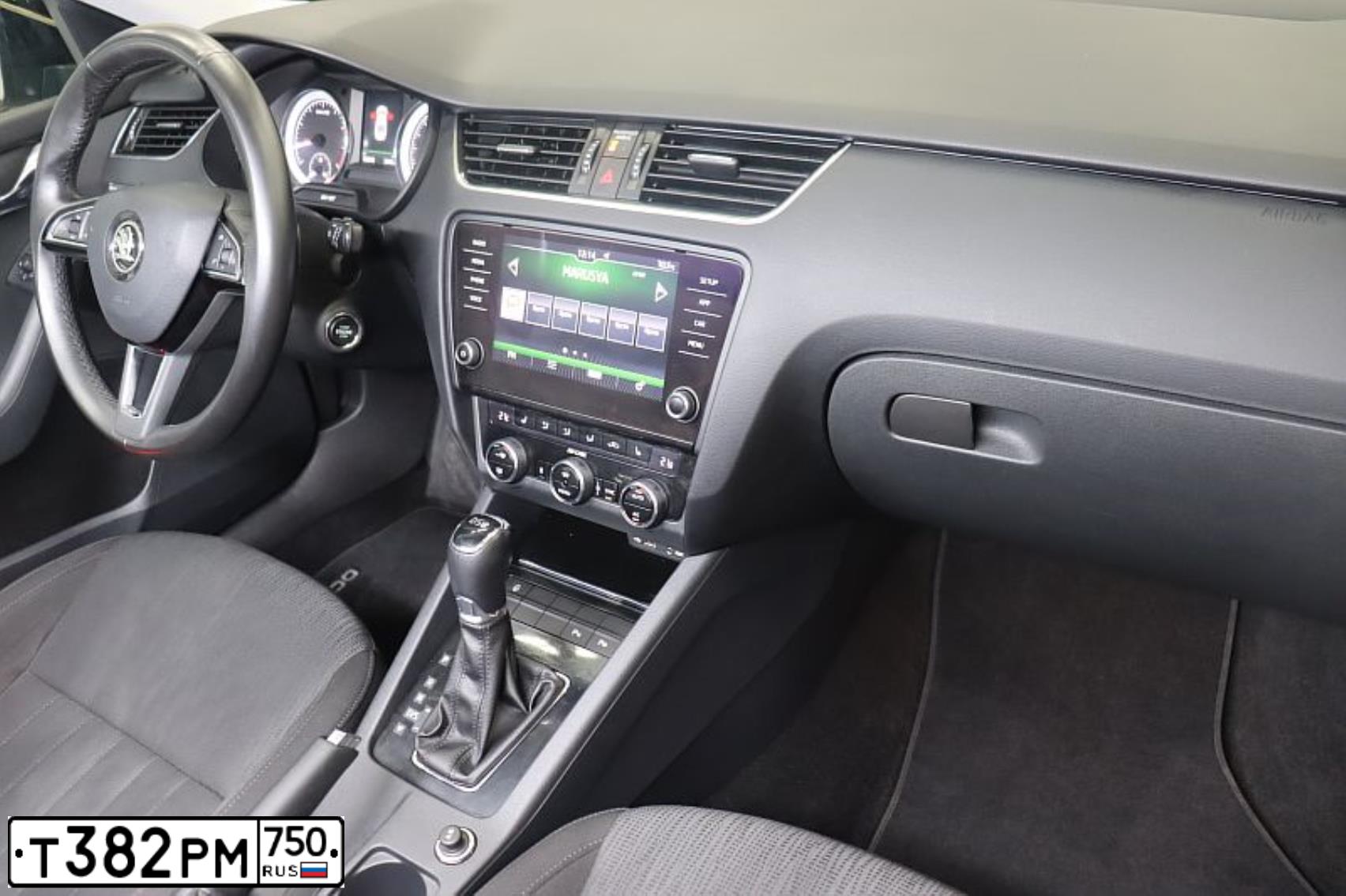 Фото автомобиля ШКОДА OCTAVIA, 2017 — госномер М748ХЕ790. Цвет: ТЕМНО-СЕРЫЙ