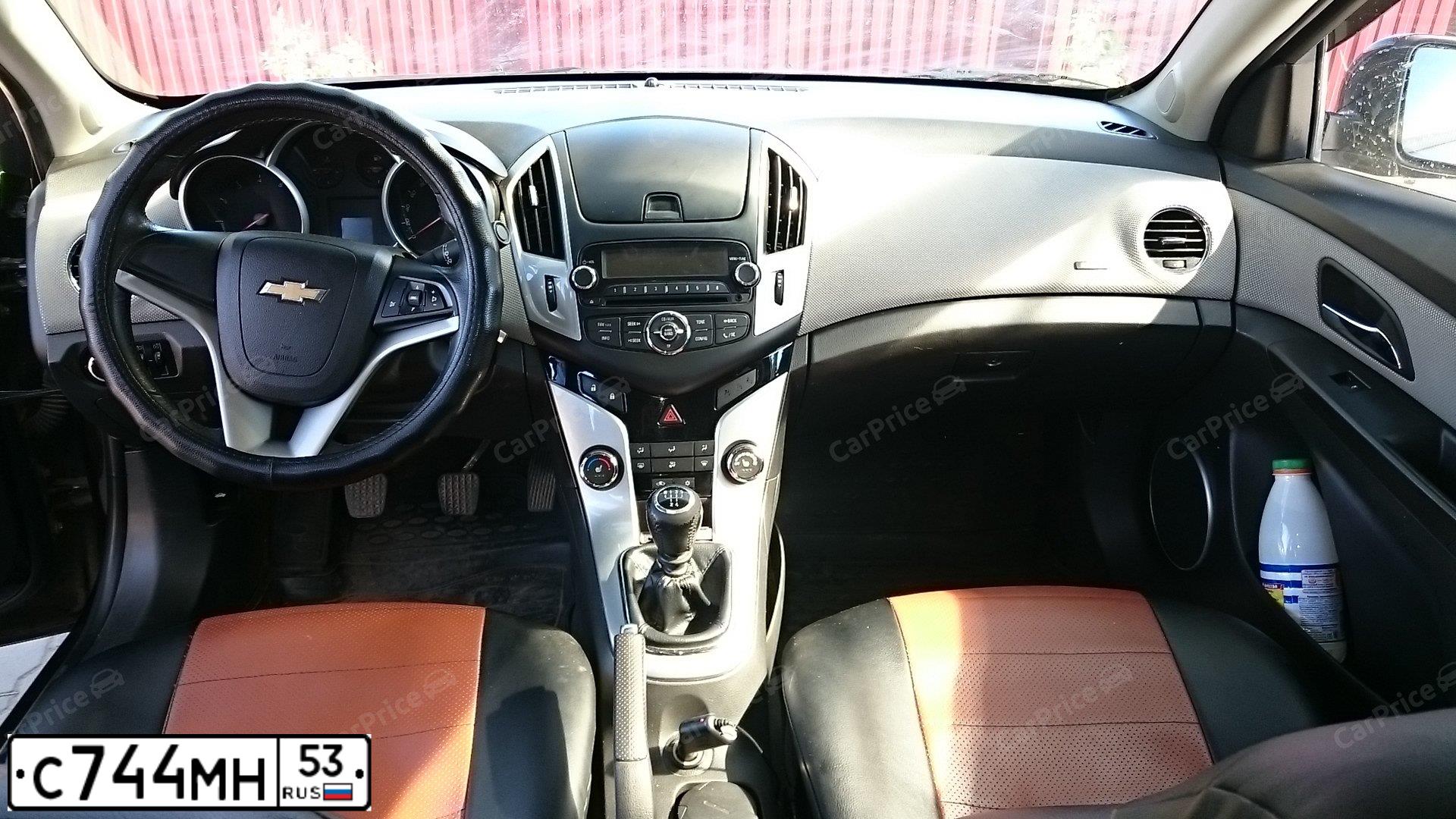 Фото автомобиля CHEVROLET CRUZE, 2013 — госномер К649ЕО53. Цвет: КОРИЧНЕВЫЙ МЕТАЛЛИК