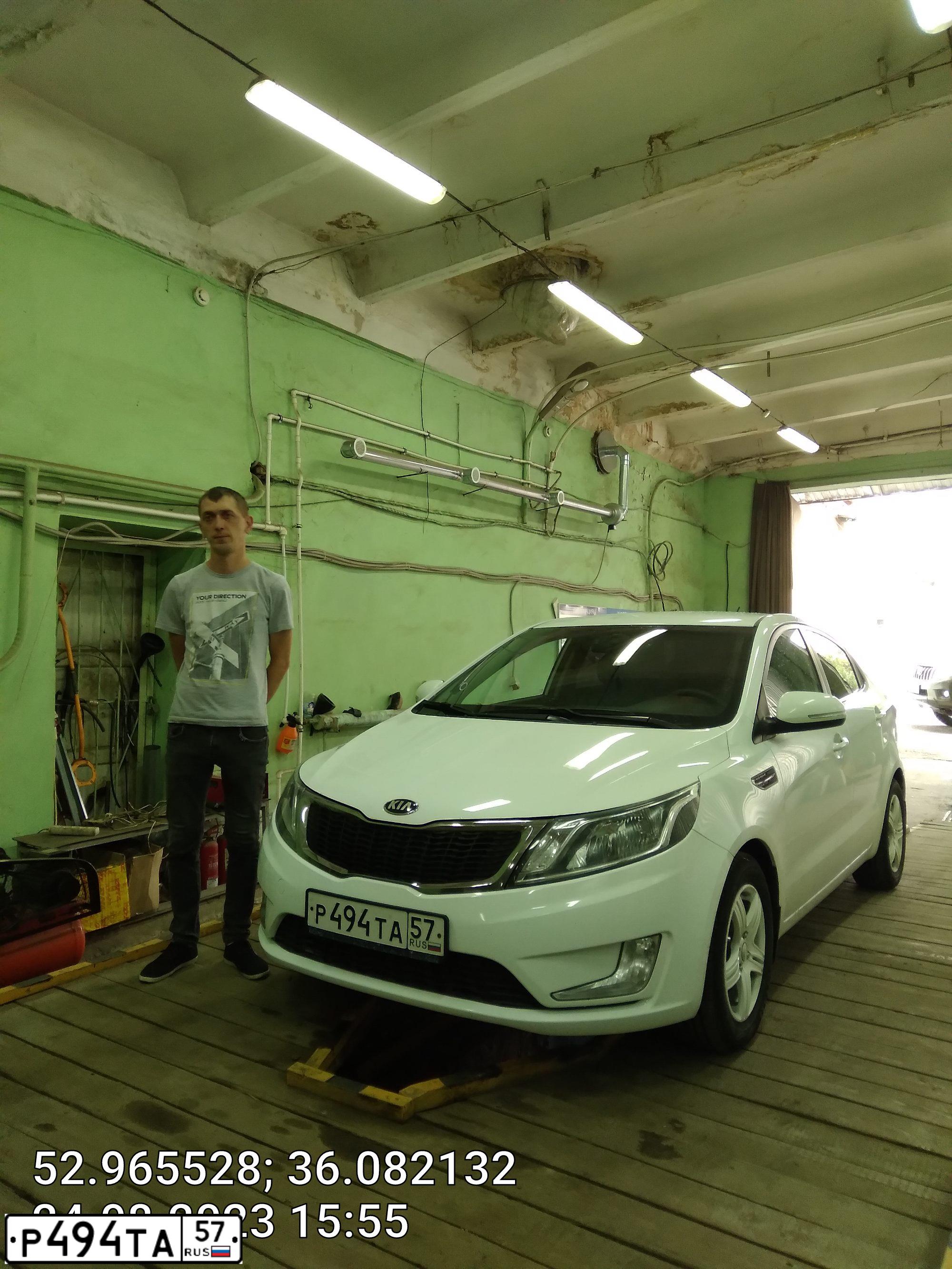 Фото автомобиля KIA RIO, 2013 — госномер Р494ТА57. Цвет: БЕЛЫЙ