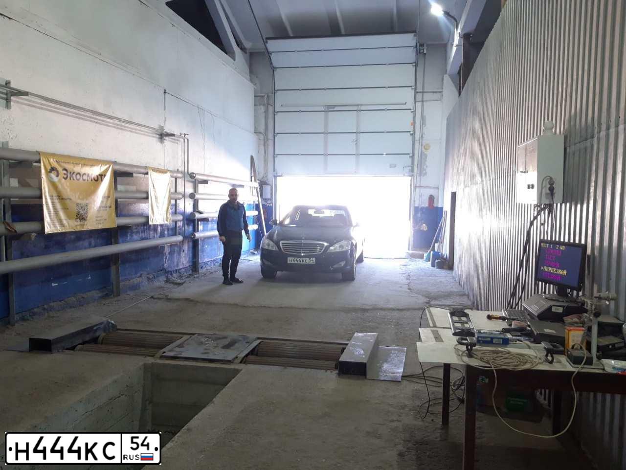 Фото автомобиля LEXUS RX350, 2007 — госномер Т539АЕ154. Цвет: ЧЕРНЫЙ