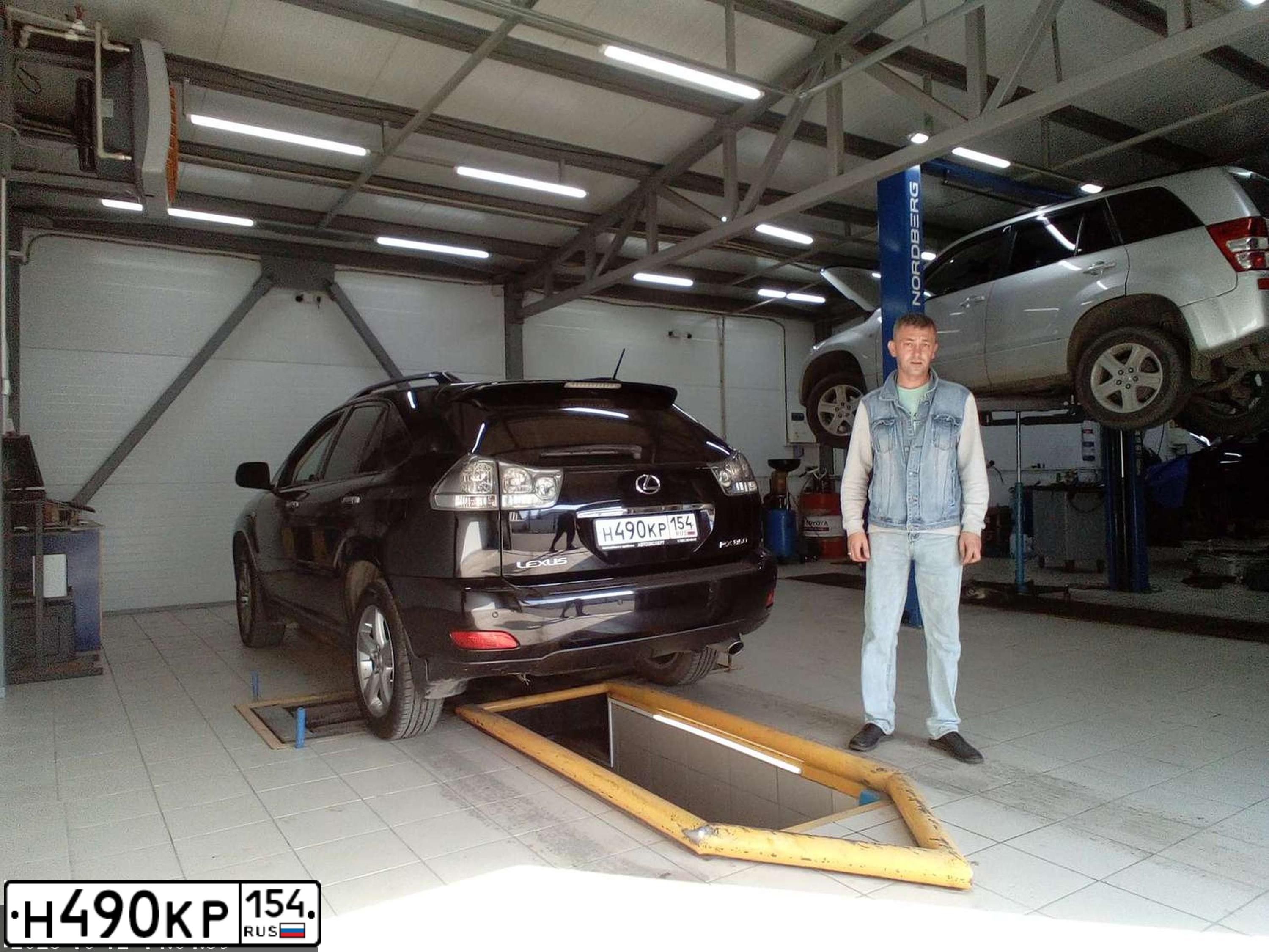 Фото автомобиля LEXUS RX, 2008 — госномер М999УР54. Цвет: ЧЕРНЫЙ