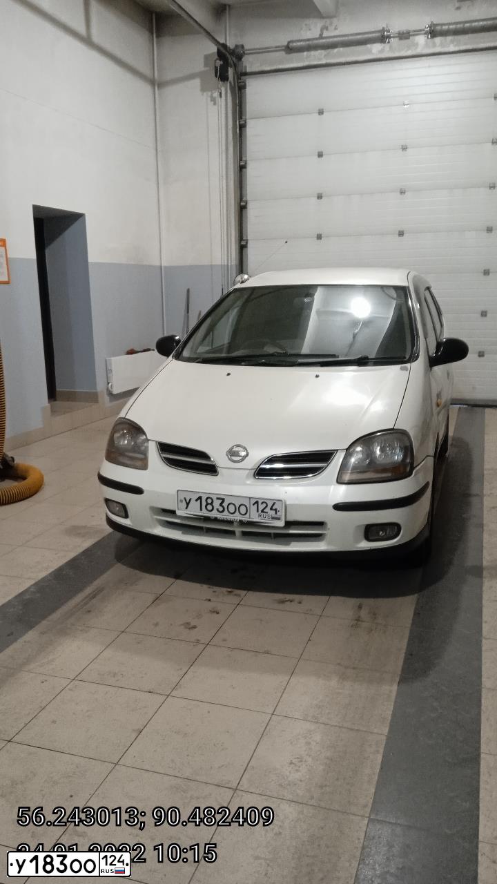 Фото автомобиля NISSAN TINO, 2002 — госномер У183ОО124
