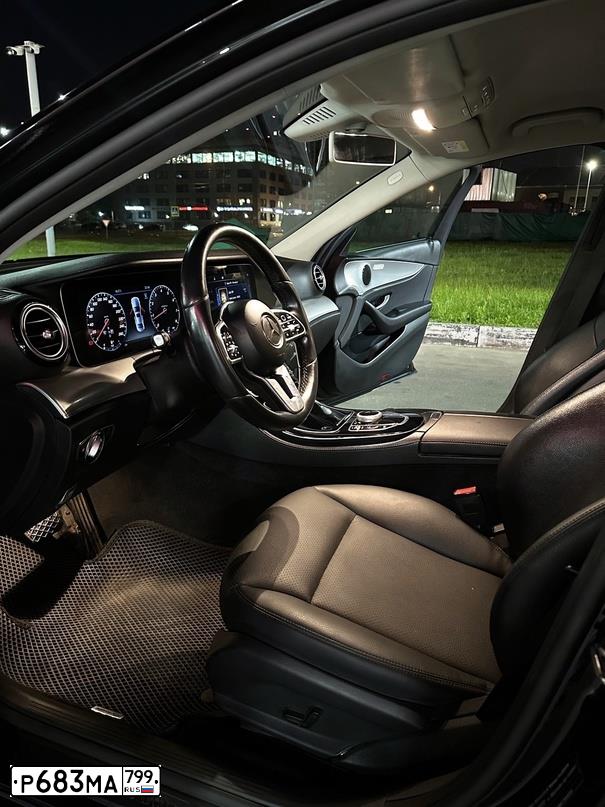 Фото автомобиля MERCEDES E-KLASSE, 2018 — госномер О400ОЕ750. Цвет: ЧЕРНЫЙ