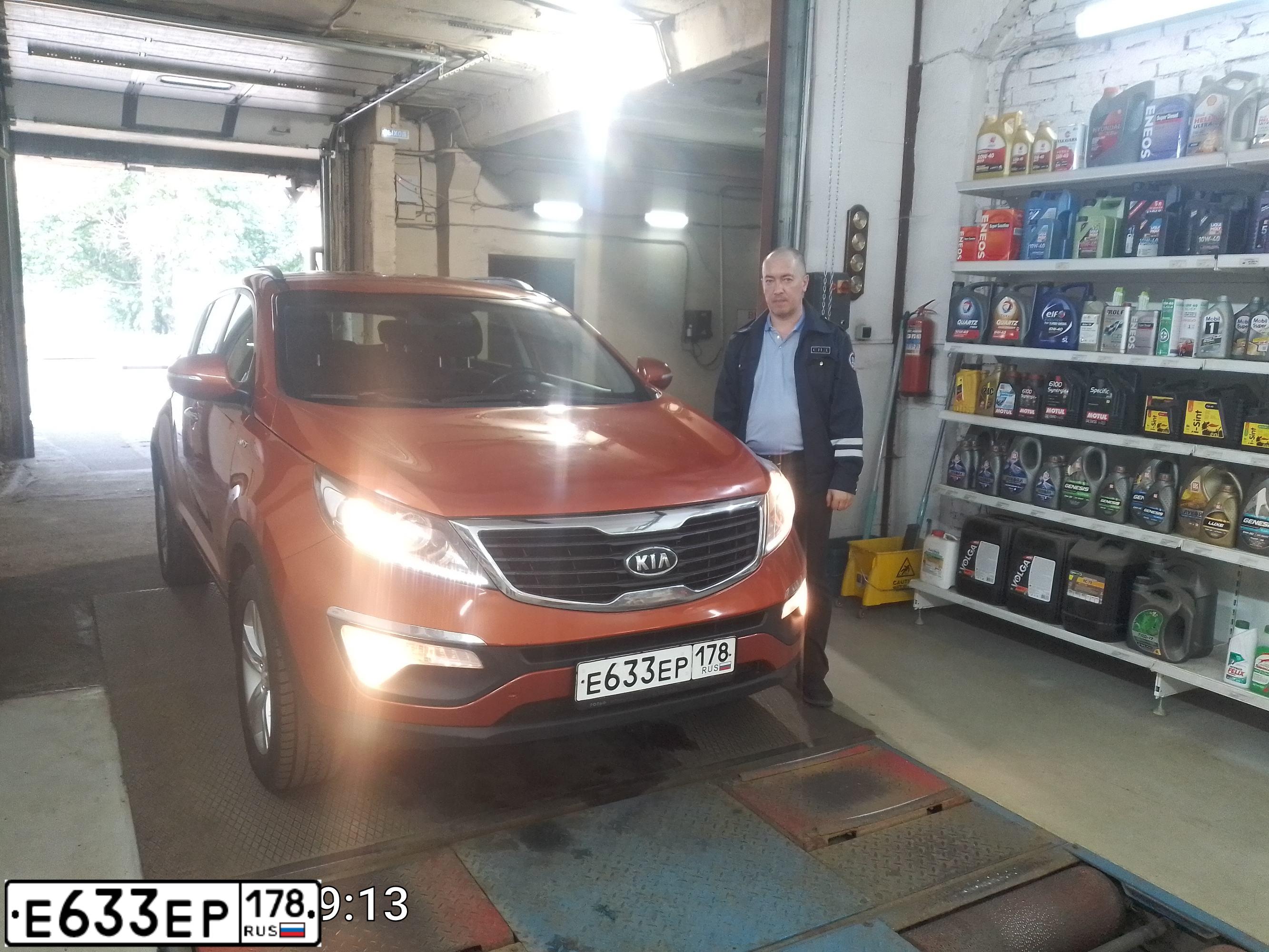 Фото автомобиля KIA SPORTAGE, 2011 — госномер Т533МХ136. Цвет: Оранжевый