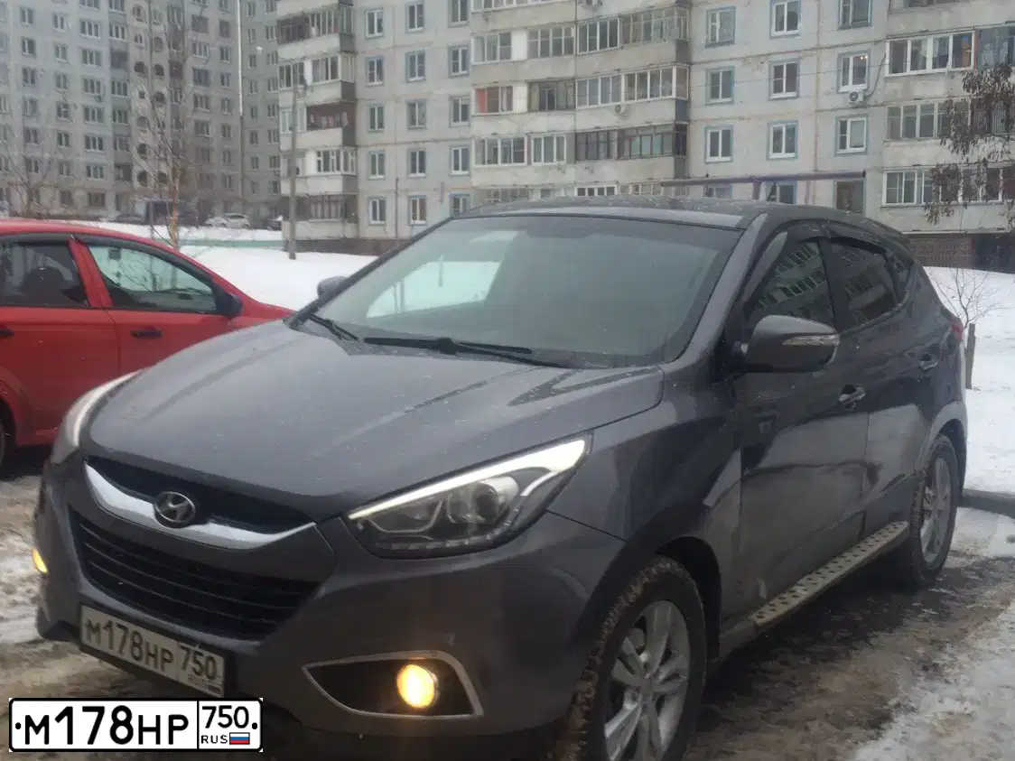 Фото автомобиля HYUNDAI IX35, 2014 — госномер Н105КА32. Цвет: Серый