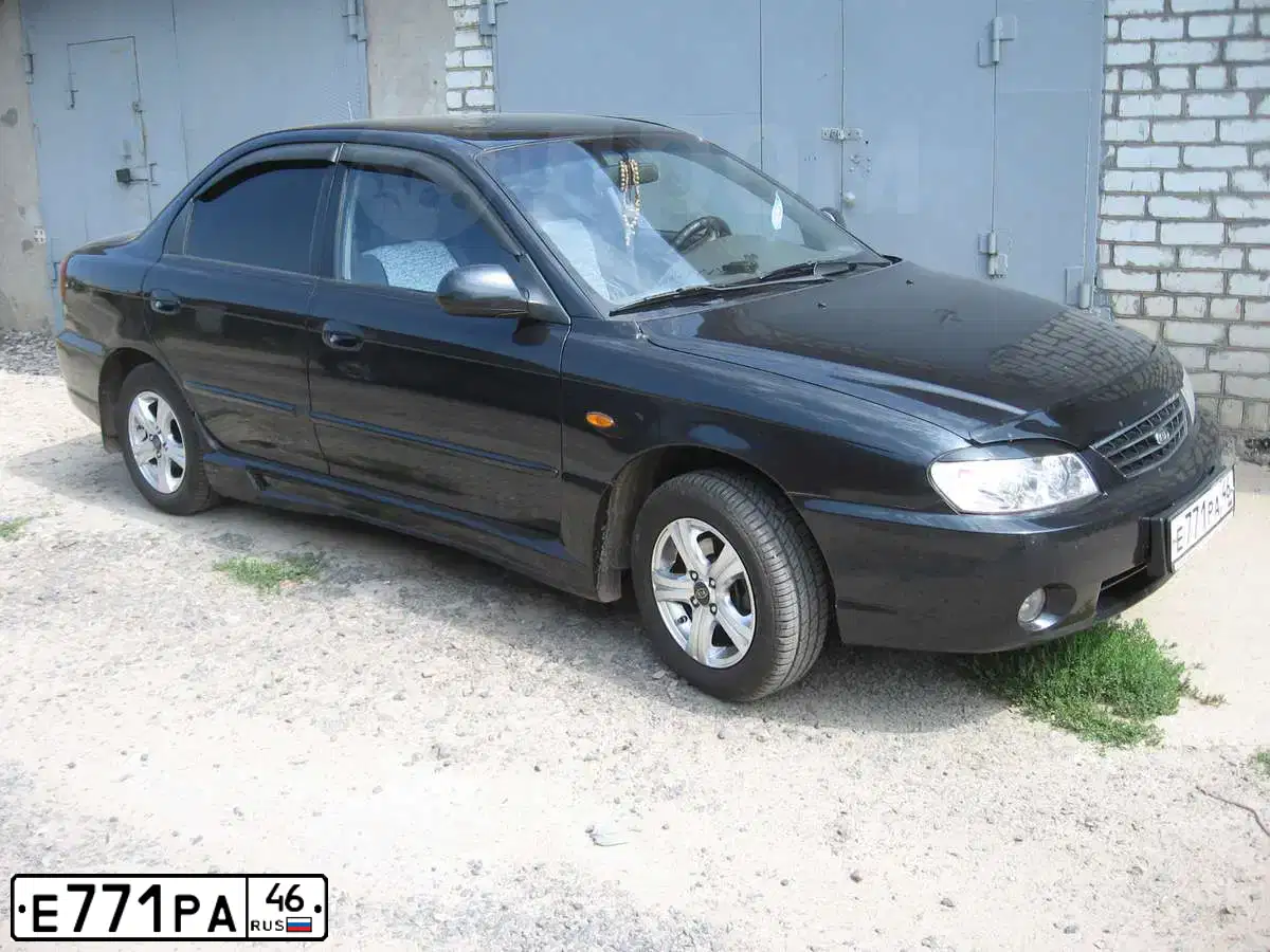 Фото автомобиля KIA SPECTRA, 2006 — госномер Р029ОА46. Цвет: ЧЕРНЫЙ МЕТАЛЛИК