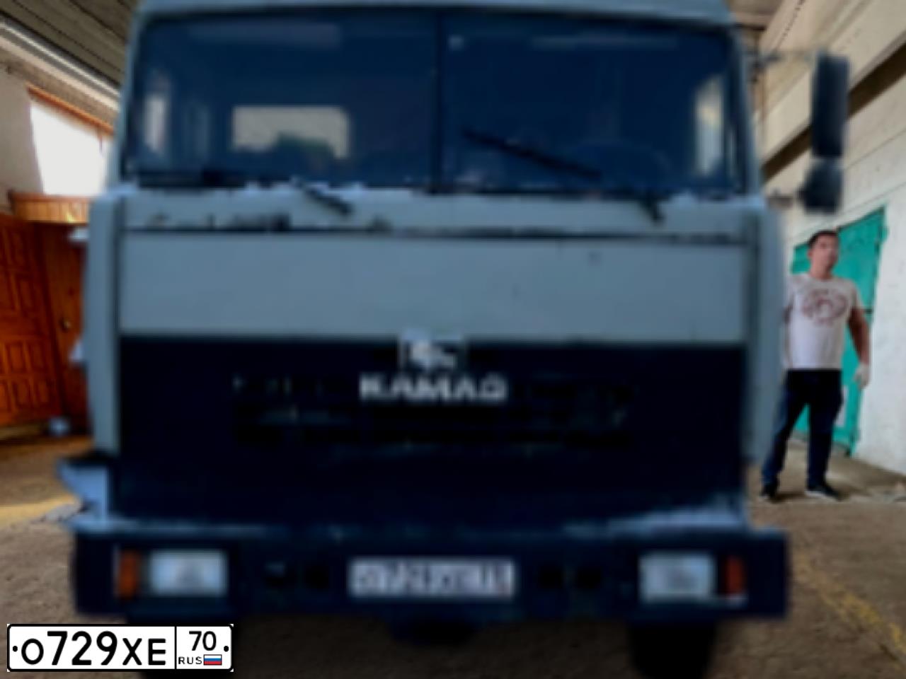 Фото автомобиля KAMAZ 54115 /6X4/, 2006 — госномер О729ХЕ70. Цвет: СВЕТЛО-СЕРЫЙ