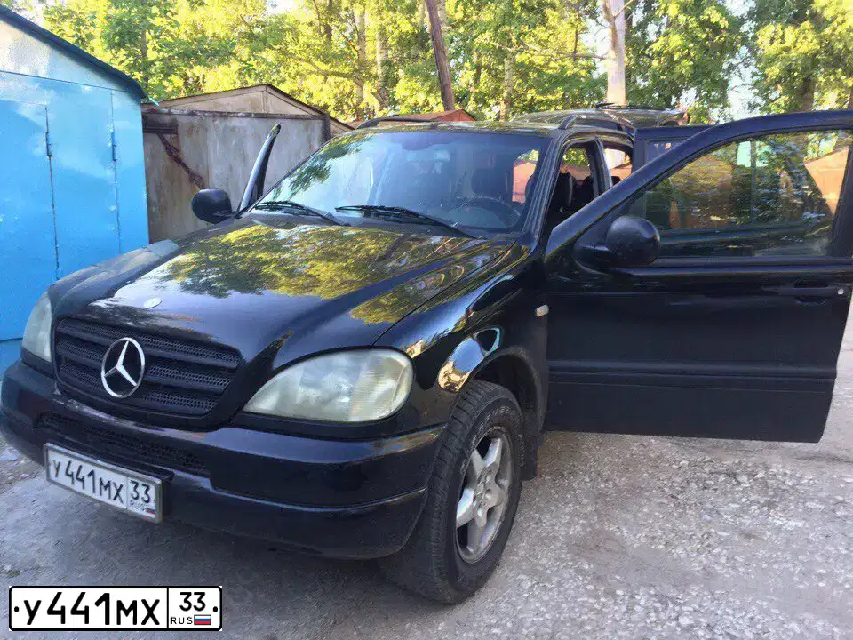 Фото автомобиля MERCEDES M-KLASSE, 2000 — госномер Р323КО11. Цвет: ЧЕРНЫЙ