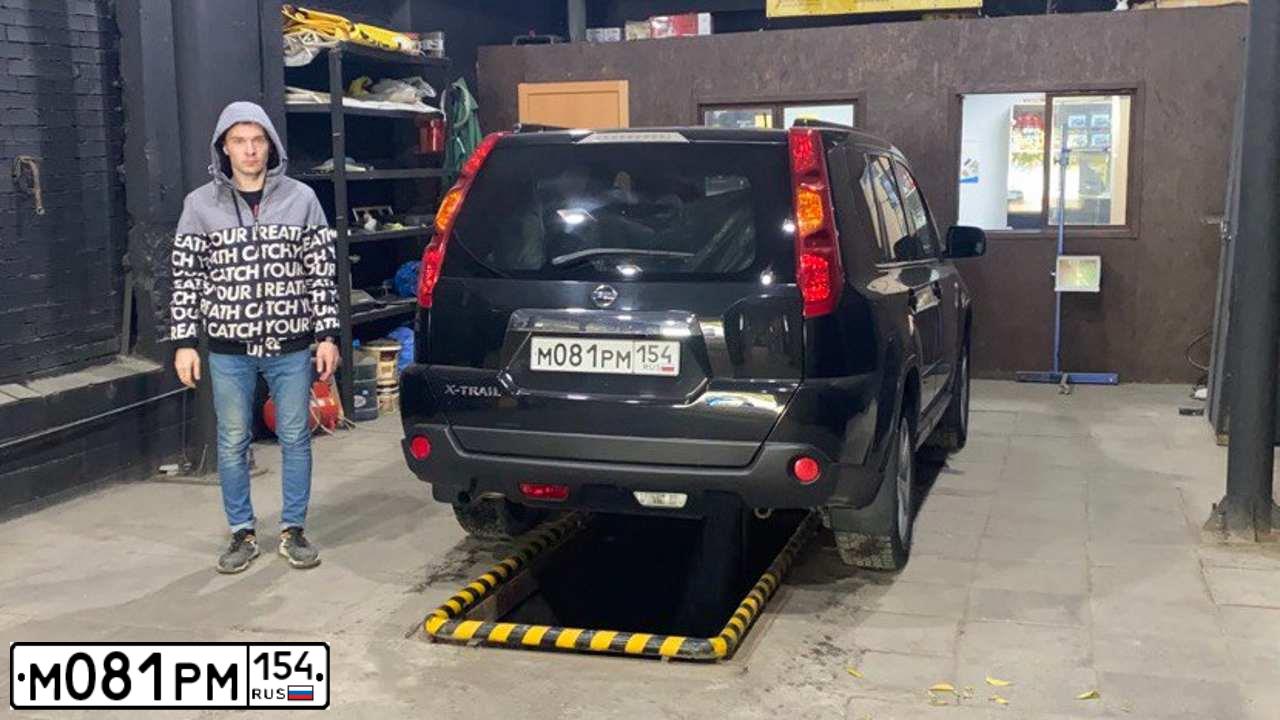 Фото автомобиля NISSAN X-TRAIL, 2007 — госномер Т222МТ54. Цвет: ЧЕРНЫЙ