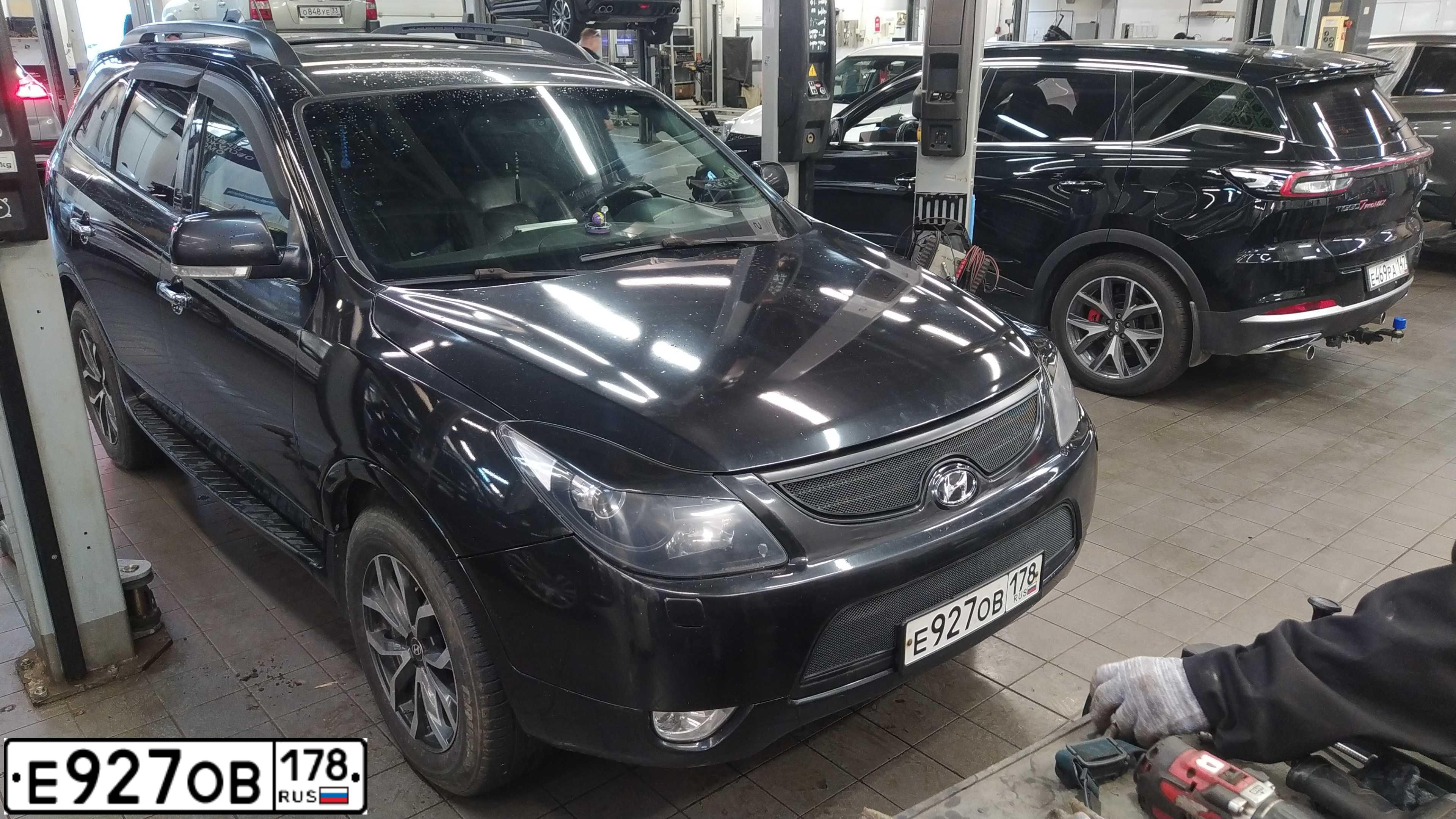 Фото автомобиля HYUNDAI IX55, 2009 — госномер Е927ОВ178. Цвет: ЧЕРНЫЙ