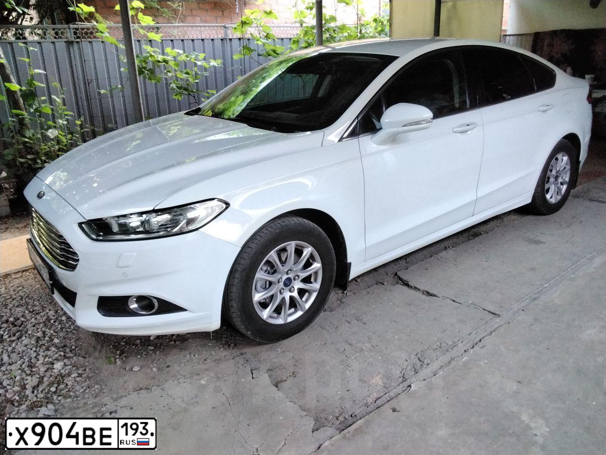 Фото автомобиля FORD MONDEO, 2016 — госномер Х692РС777. Цвет: Белый
