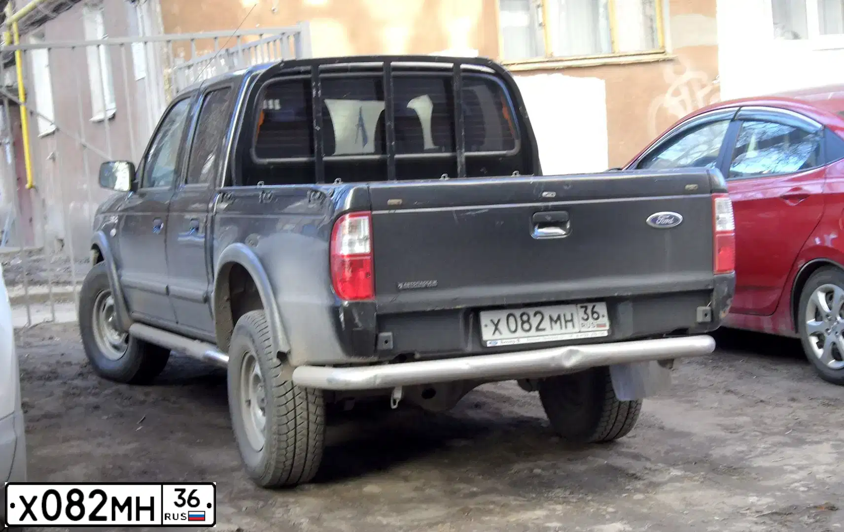 Фото автомобиля FORD RANGER, 2005 — госномер Х082МН36. Цвет: ЧЕРНЫЙ