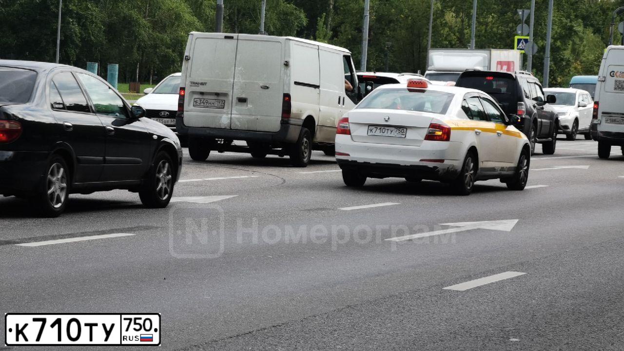 Фото автомобиля SKODA OCTAVIA, 2015 — госномер М584ТО797. Цвет: БЕЛЫЙ